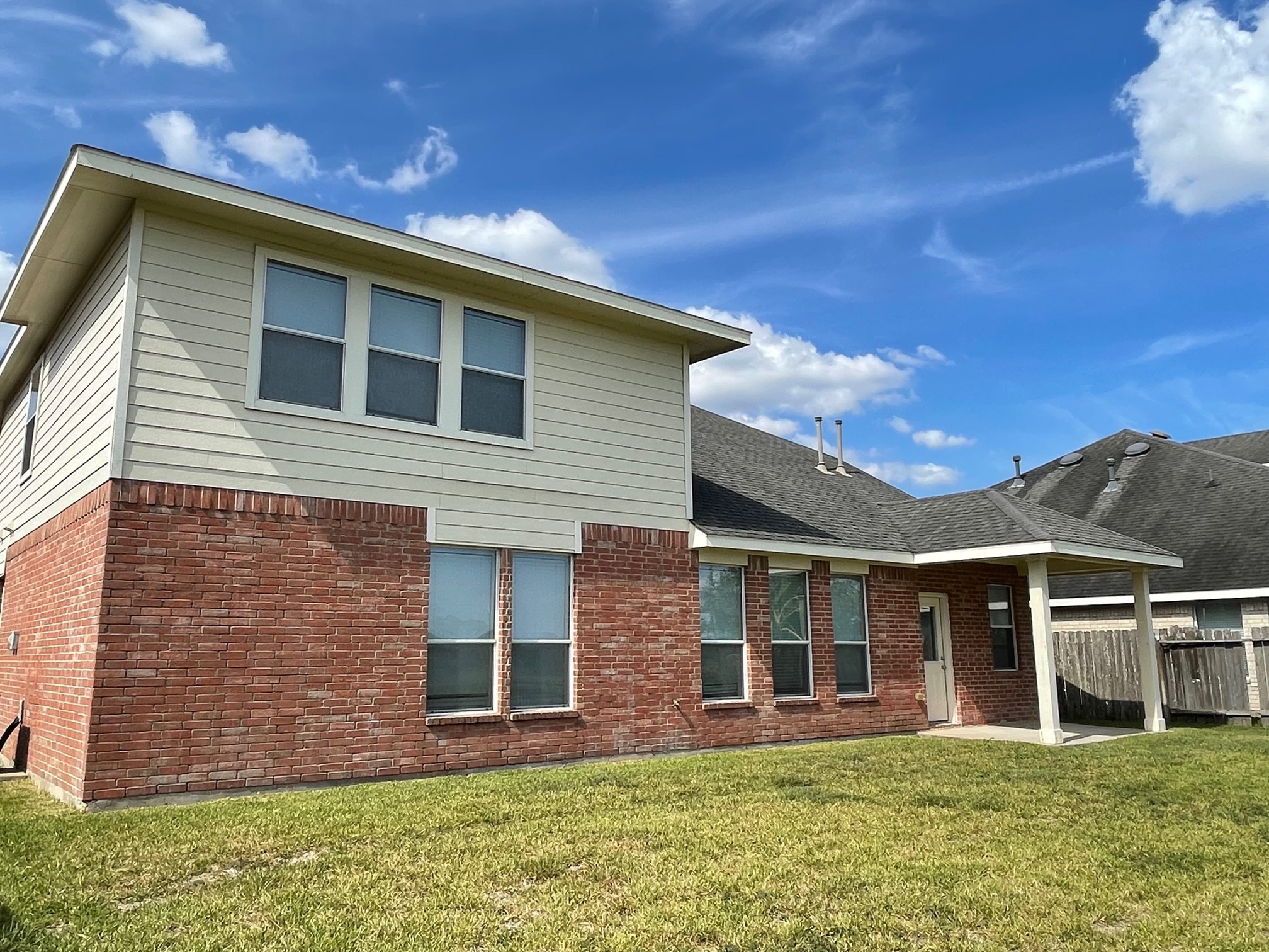 Decent sized backyard, with covered porch for your Ba-Be-Q outdoor entertain....
