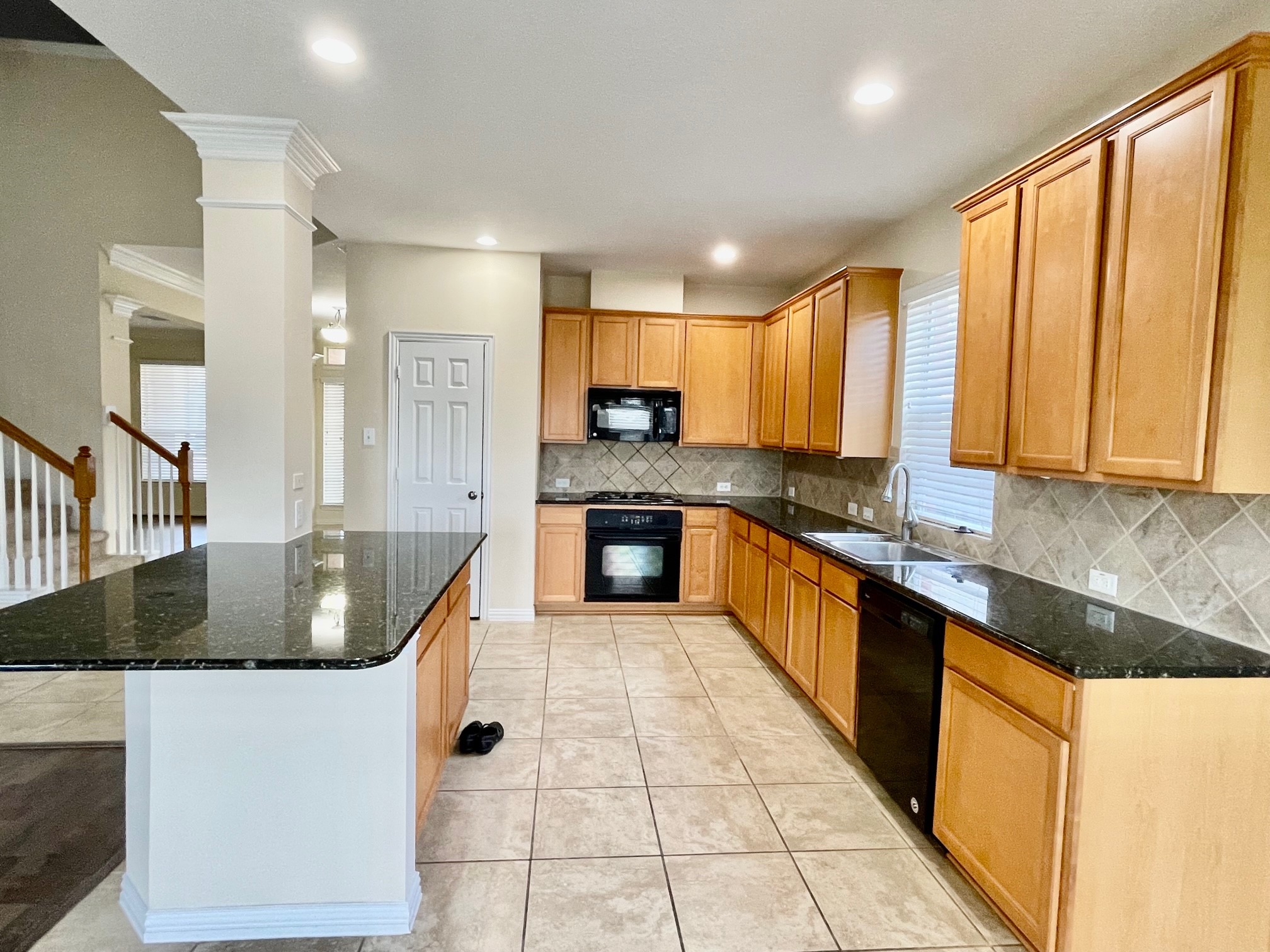 Imagine you can enjoy the lakeview while you are in Kitchen cooking