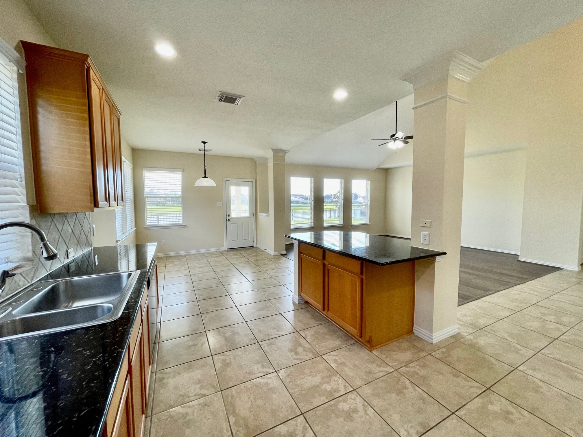 Downstairs common area all have enjoyed marvelous lakeview!