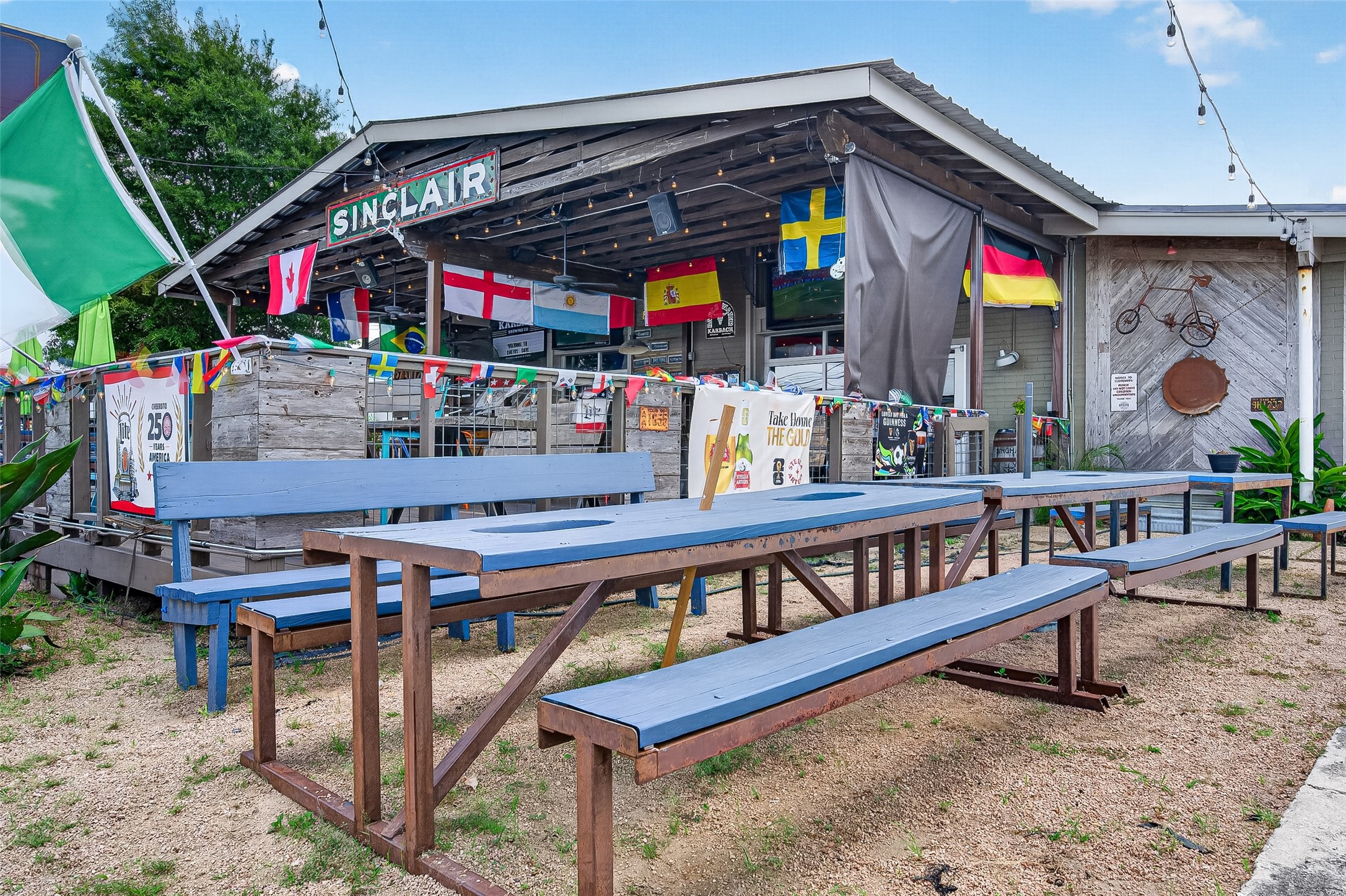 Cactus Cove has lots of seating, indoor and outdoor, and especially to enjoy in the evening.