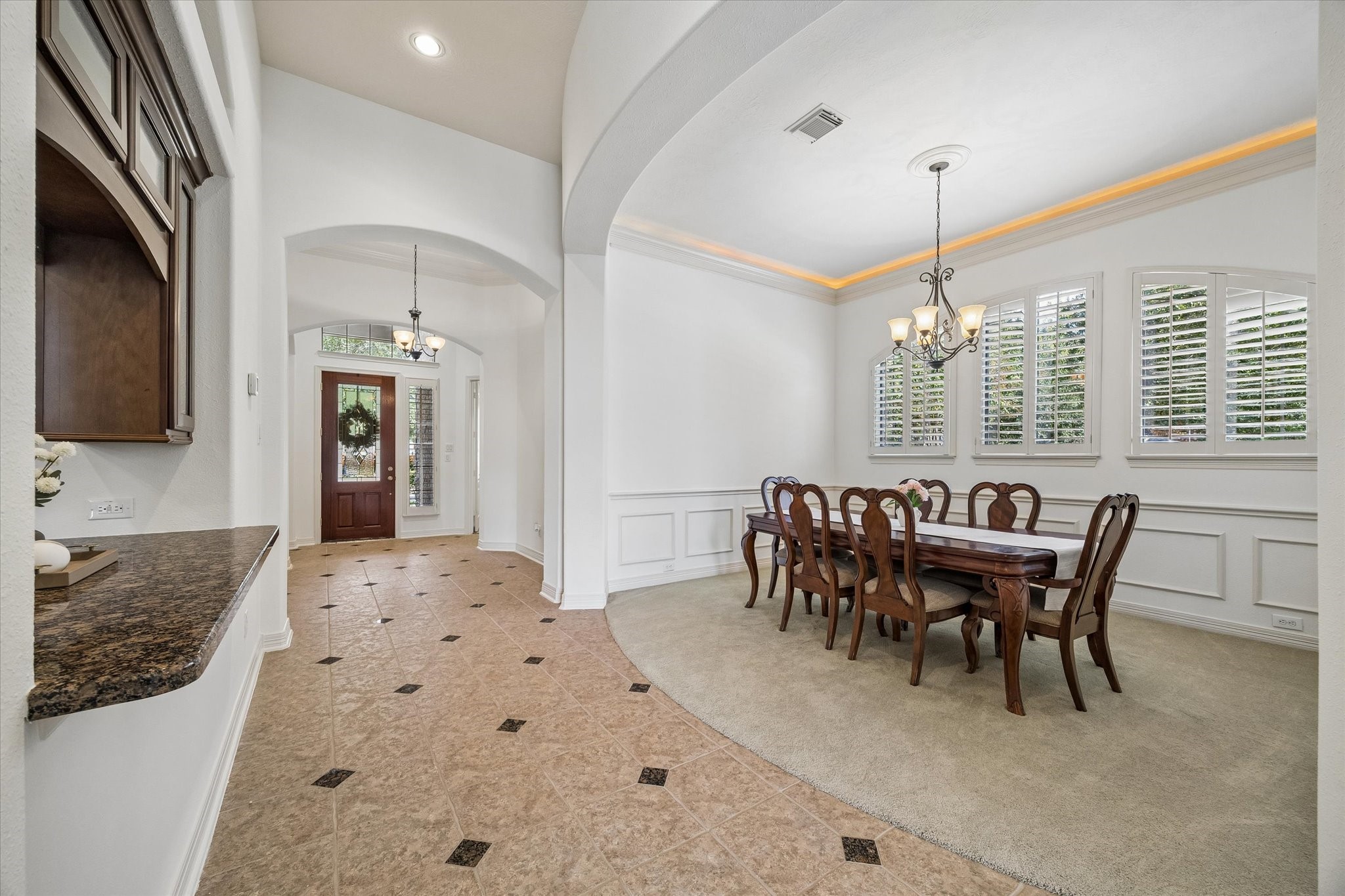 Formal Dining Area! Formal Dining Area!