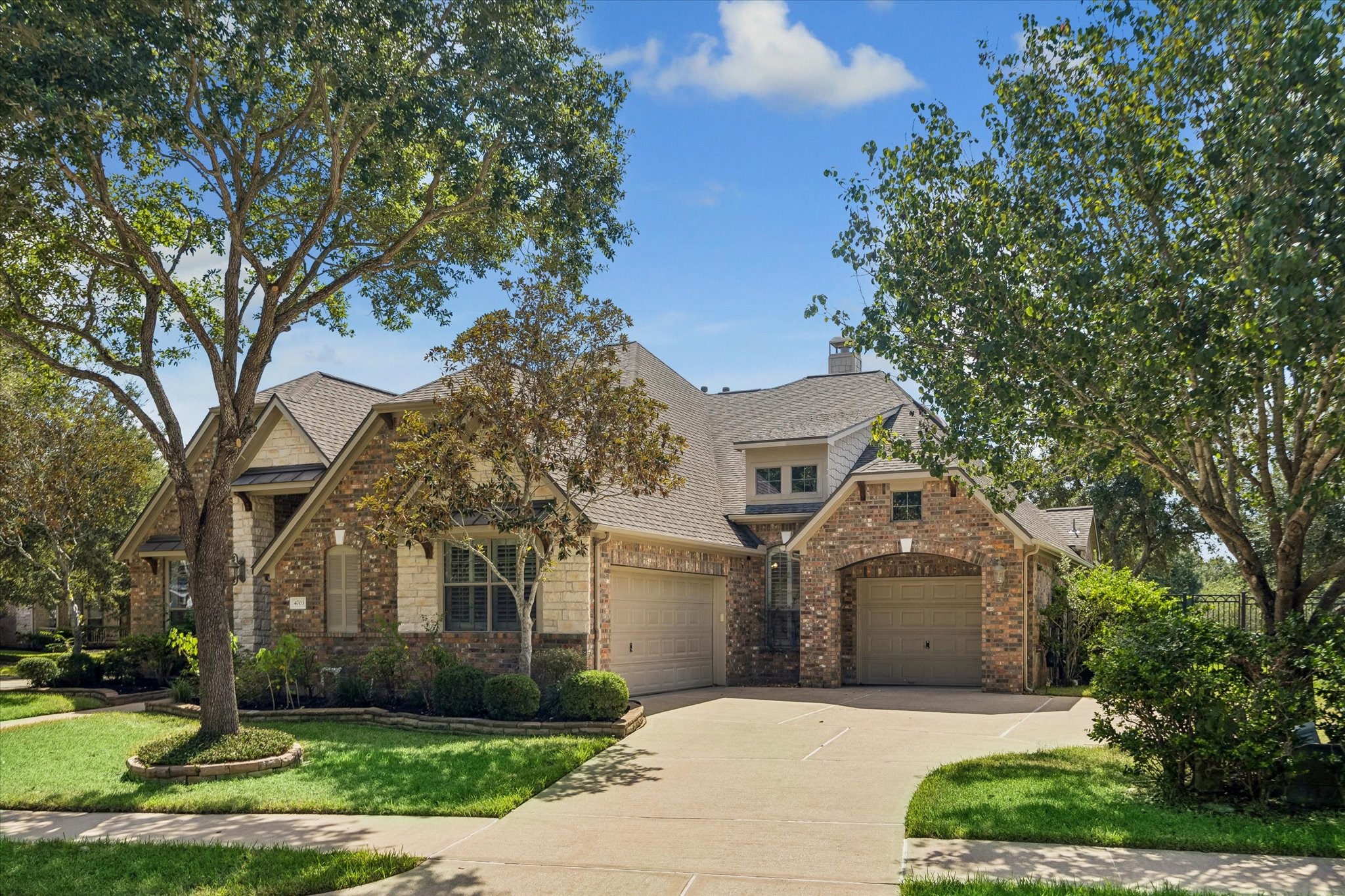 3 Car Garage! 3 Car Garage!