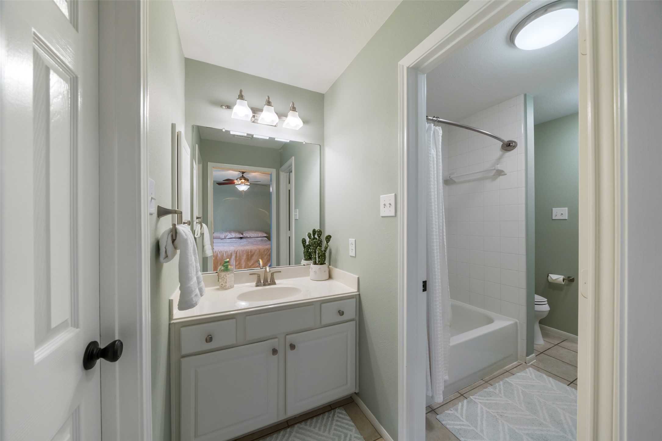 Entrance to the Jack & Jill into the shower.