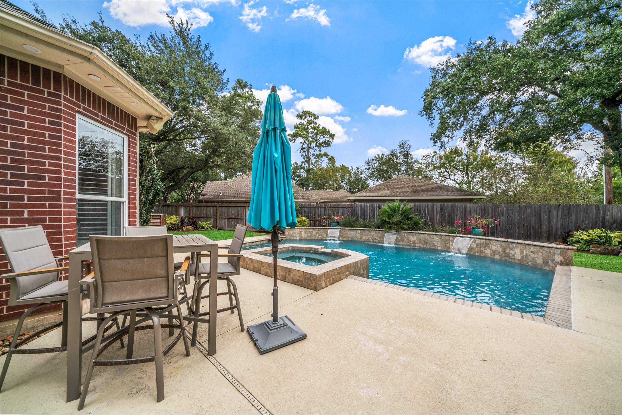 The tan table and chairs are also included with the home. Relaxing poolside opportunities await.