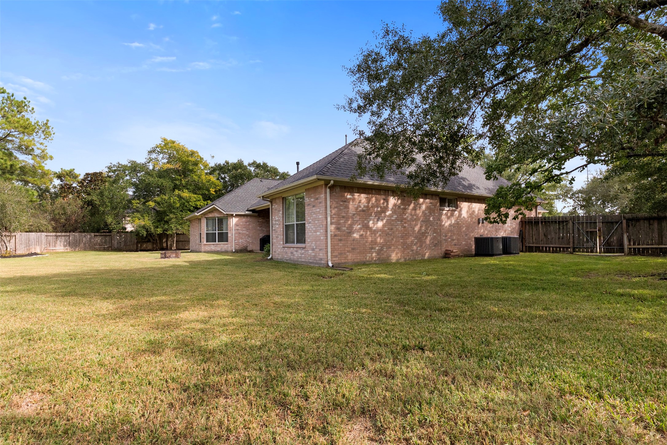 Expansive backyard for your enjoyment!