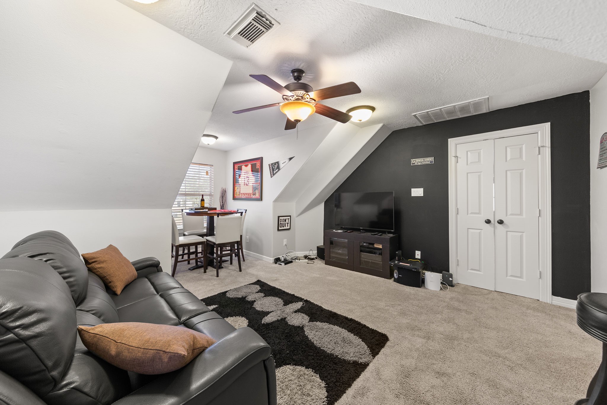 202 Lakeland Circle, Rosharon, TX 77583