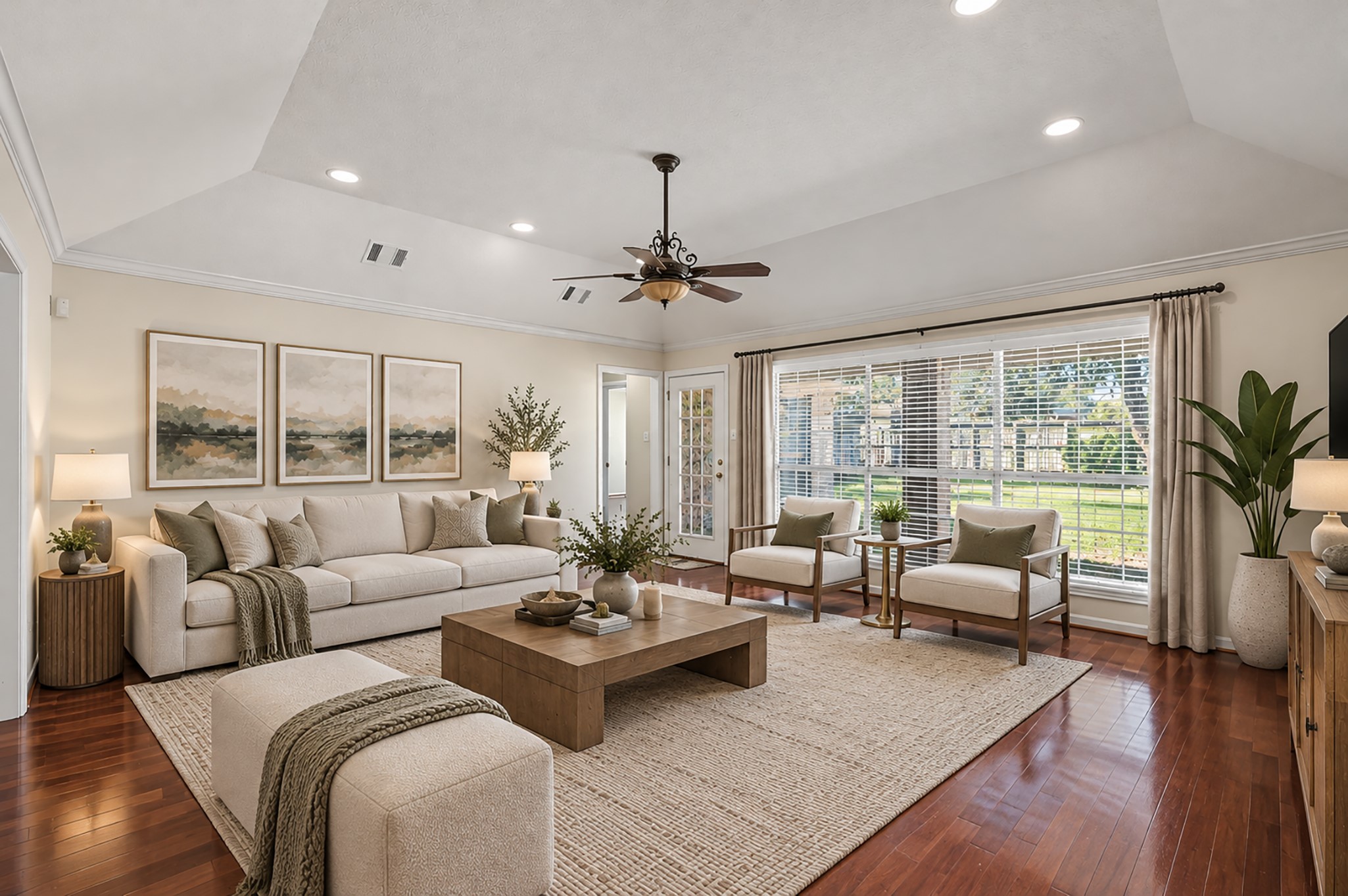 VIRTUALLY STAGED
LIVING AREA