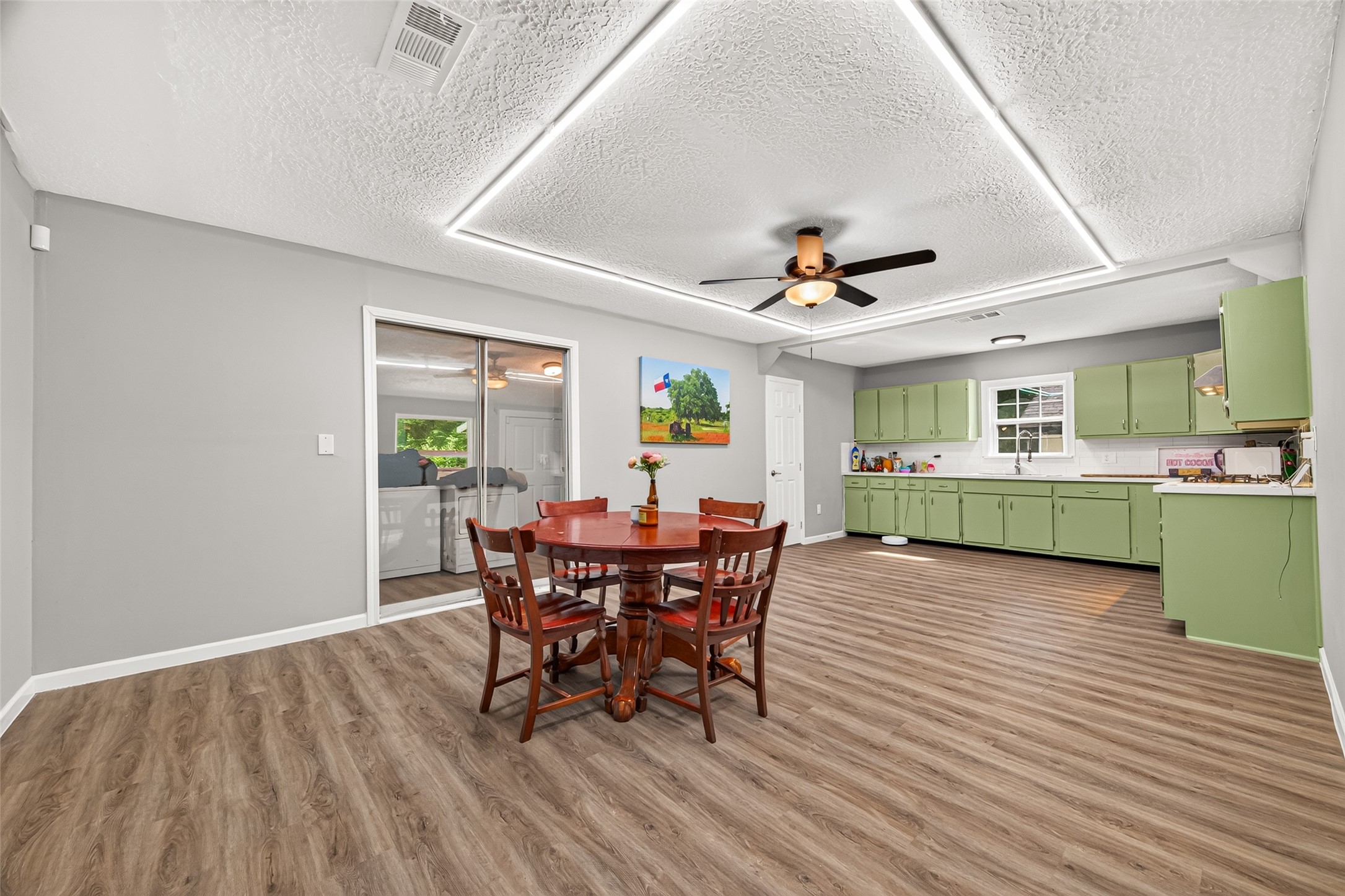 17073 Oak Grove Ln, New Caney, TX 77357