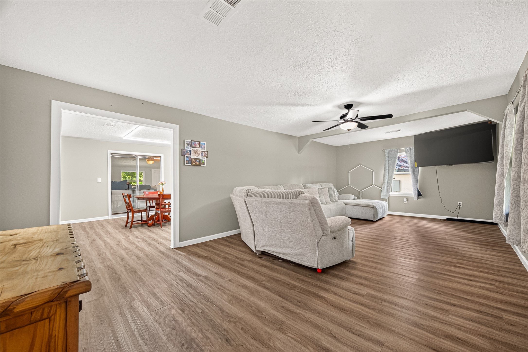 17073 Oak Grove Ln, New Caney, TX 77357