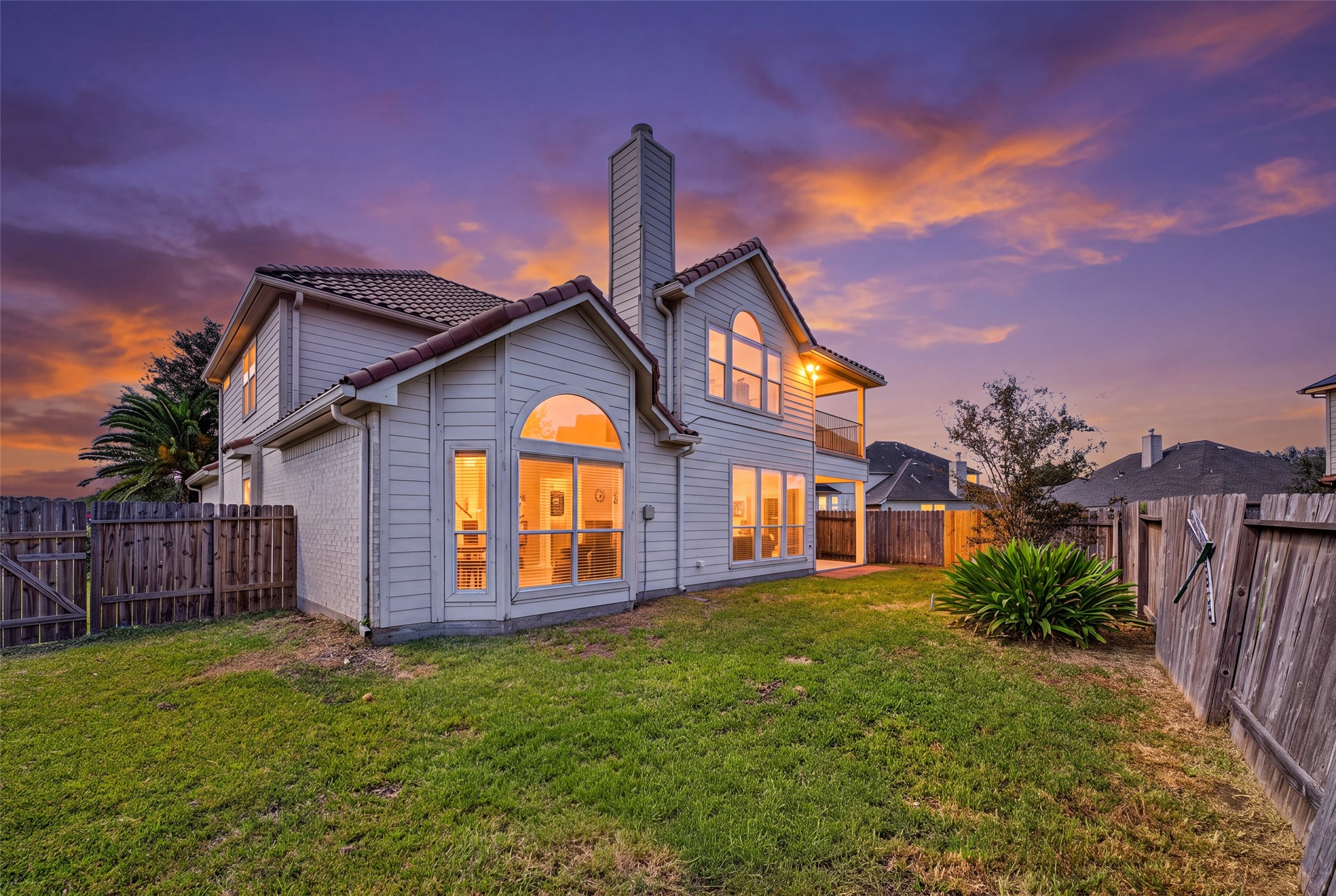 Framing beautiful evening views and backed by an expansive lawn, it offers endless space for pets to play and garden projects.
