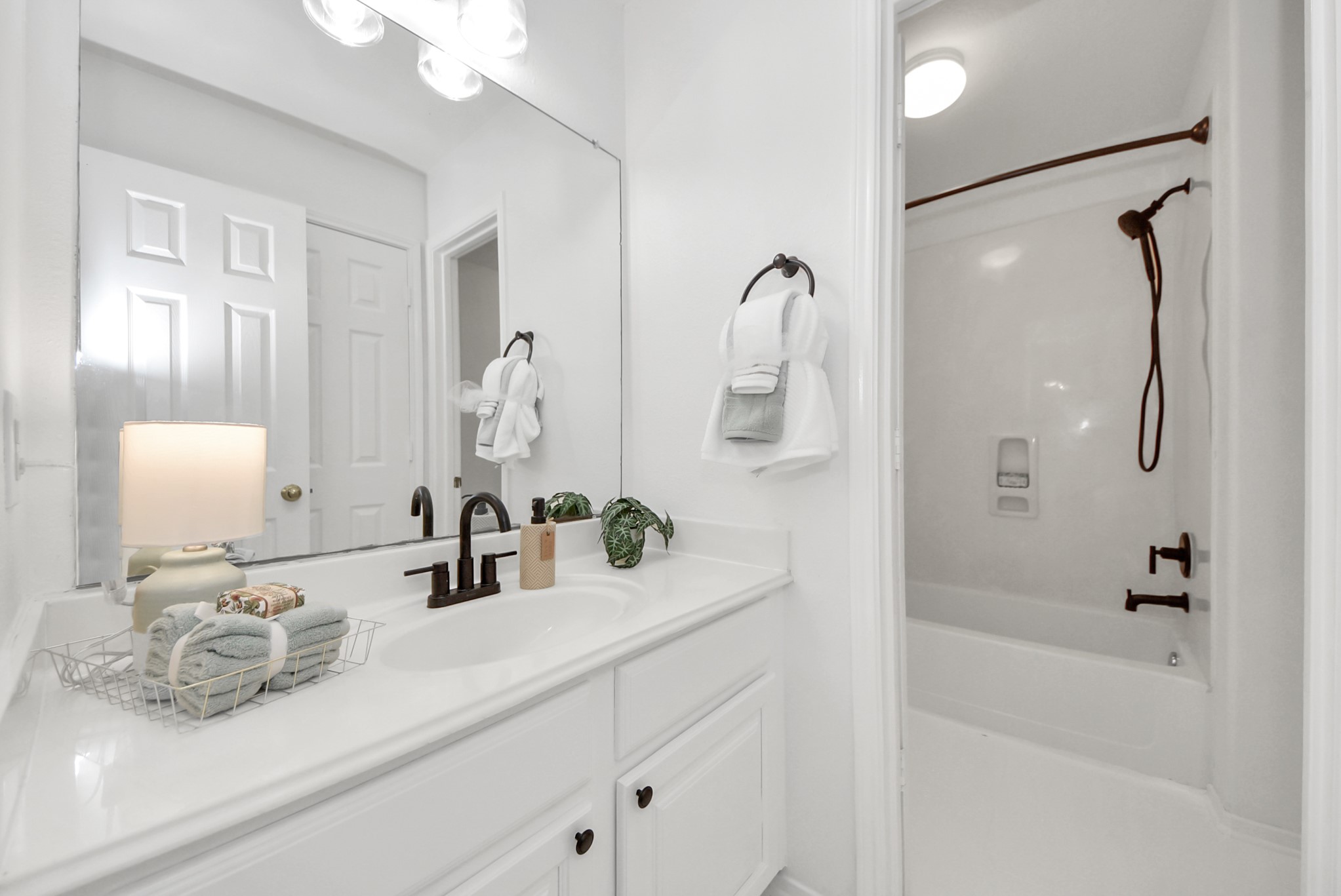 Upstairs full bath.