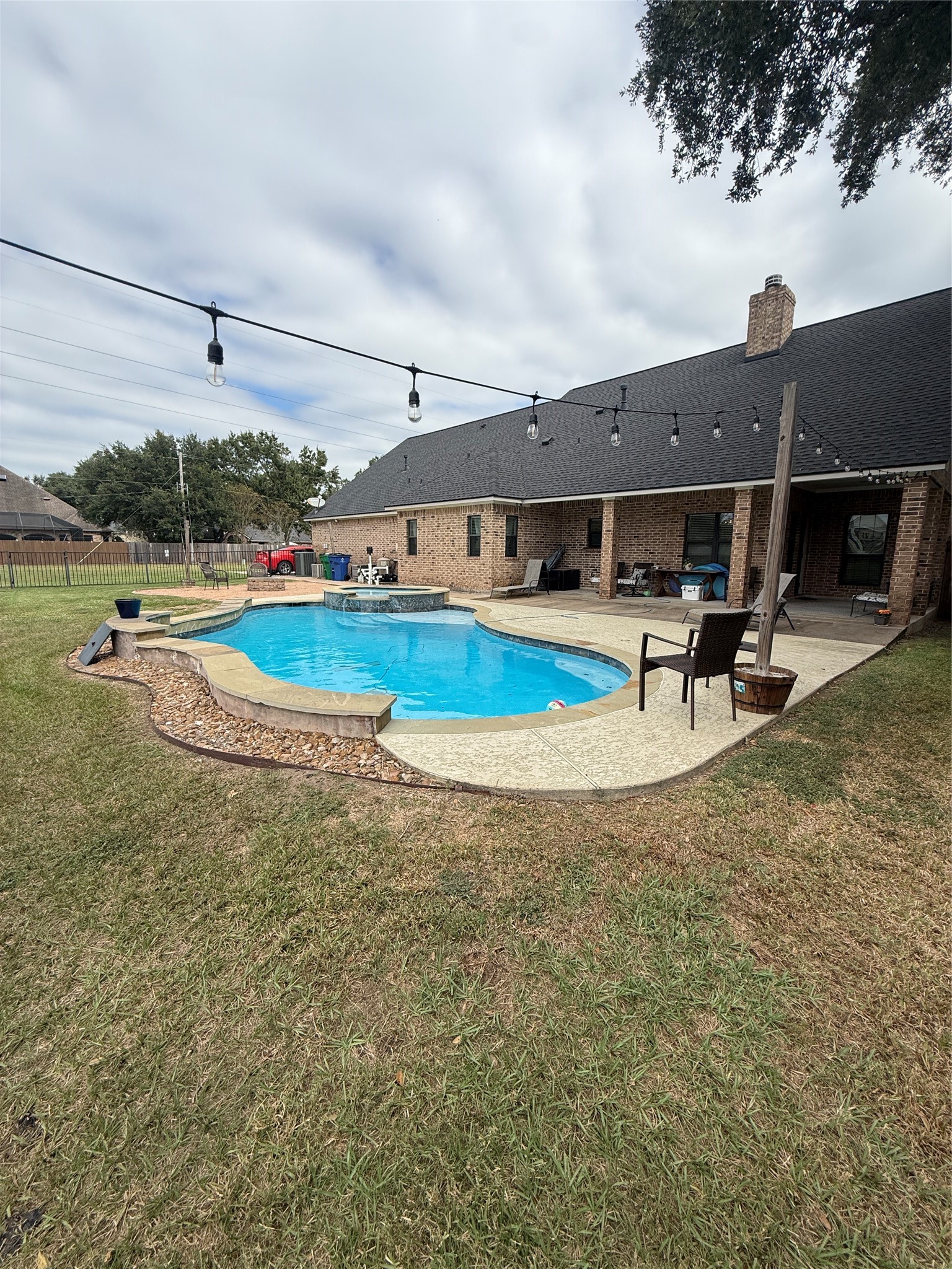 905 Enchanted Oaks Drive, Angleton, TX 77515
