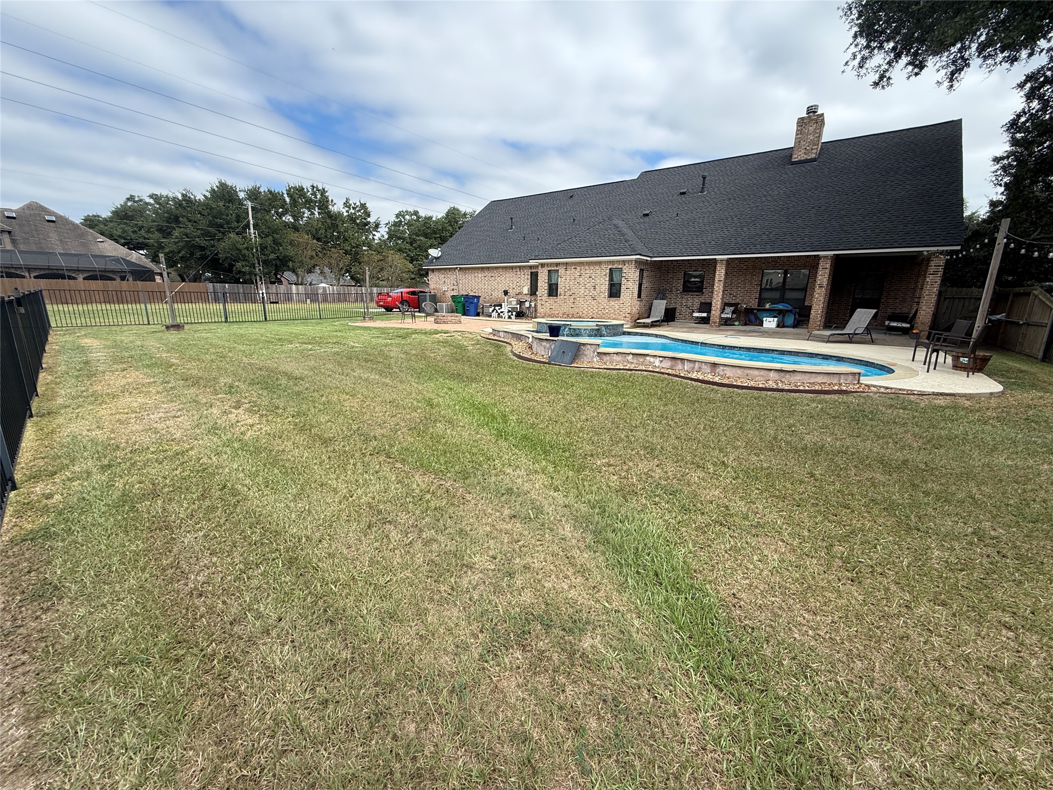 905 Enchanted Oaks Drive, Angleton, TX 77515