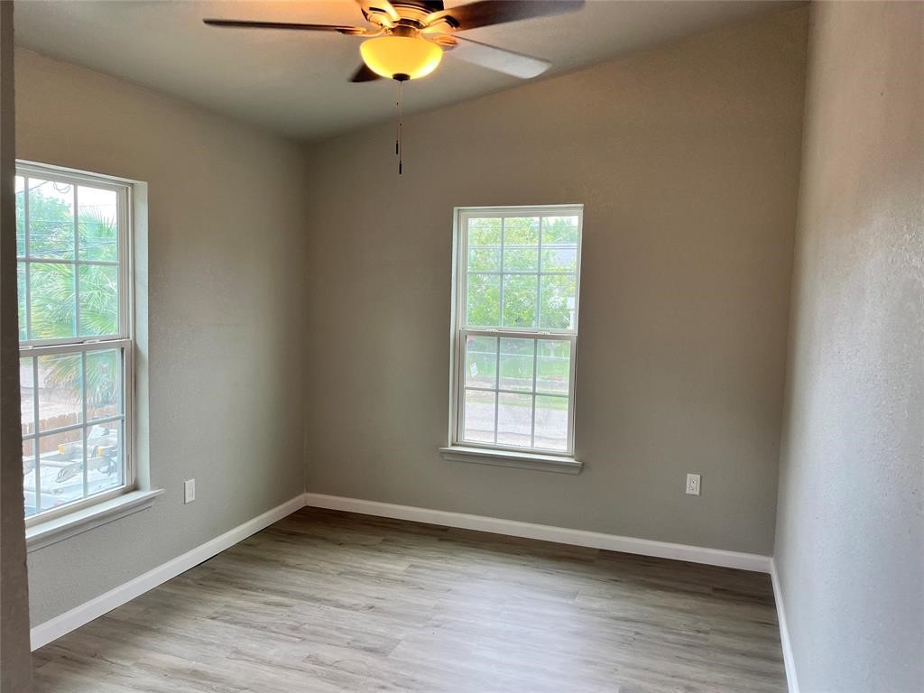 950 11th Street, San Leon, TX 77539