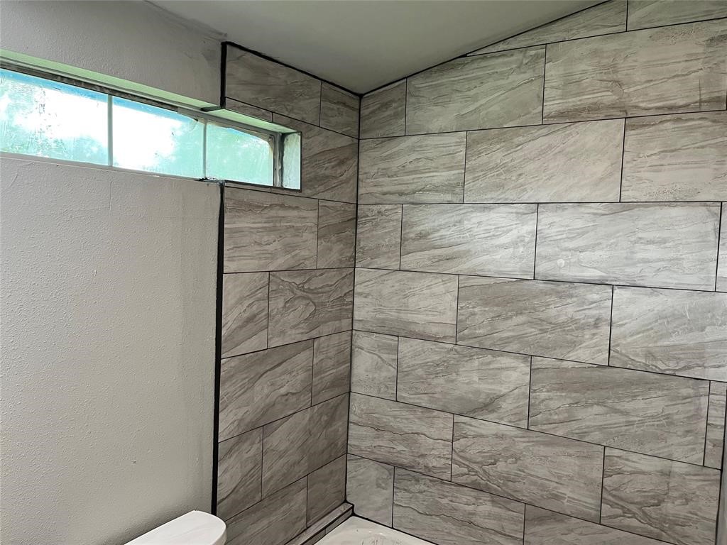 950 11th Street, San Leon, TX 77539