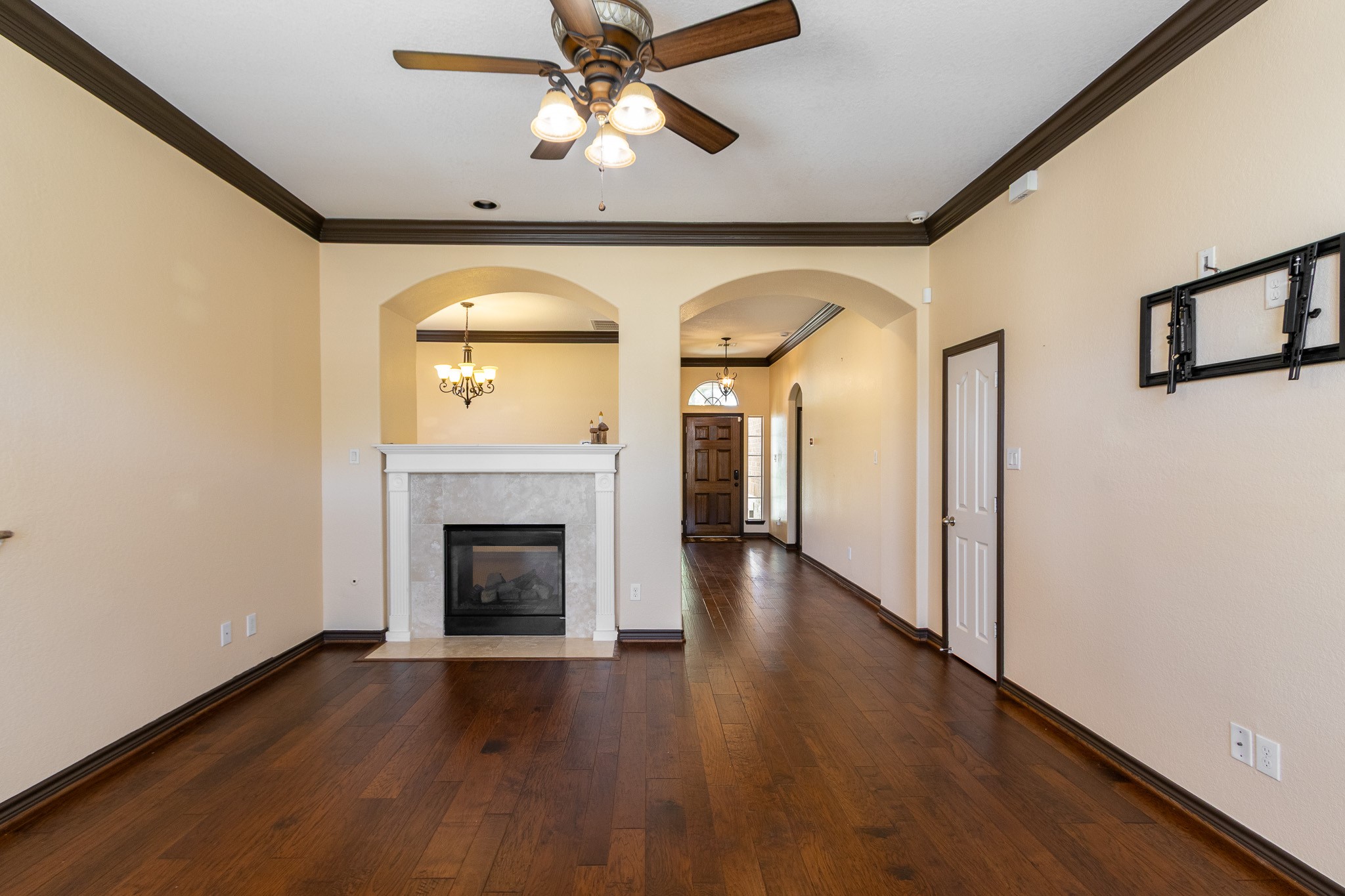 435 Sandstone Creek Lane, Dickinson, TX 77539