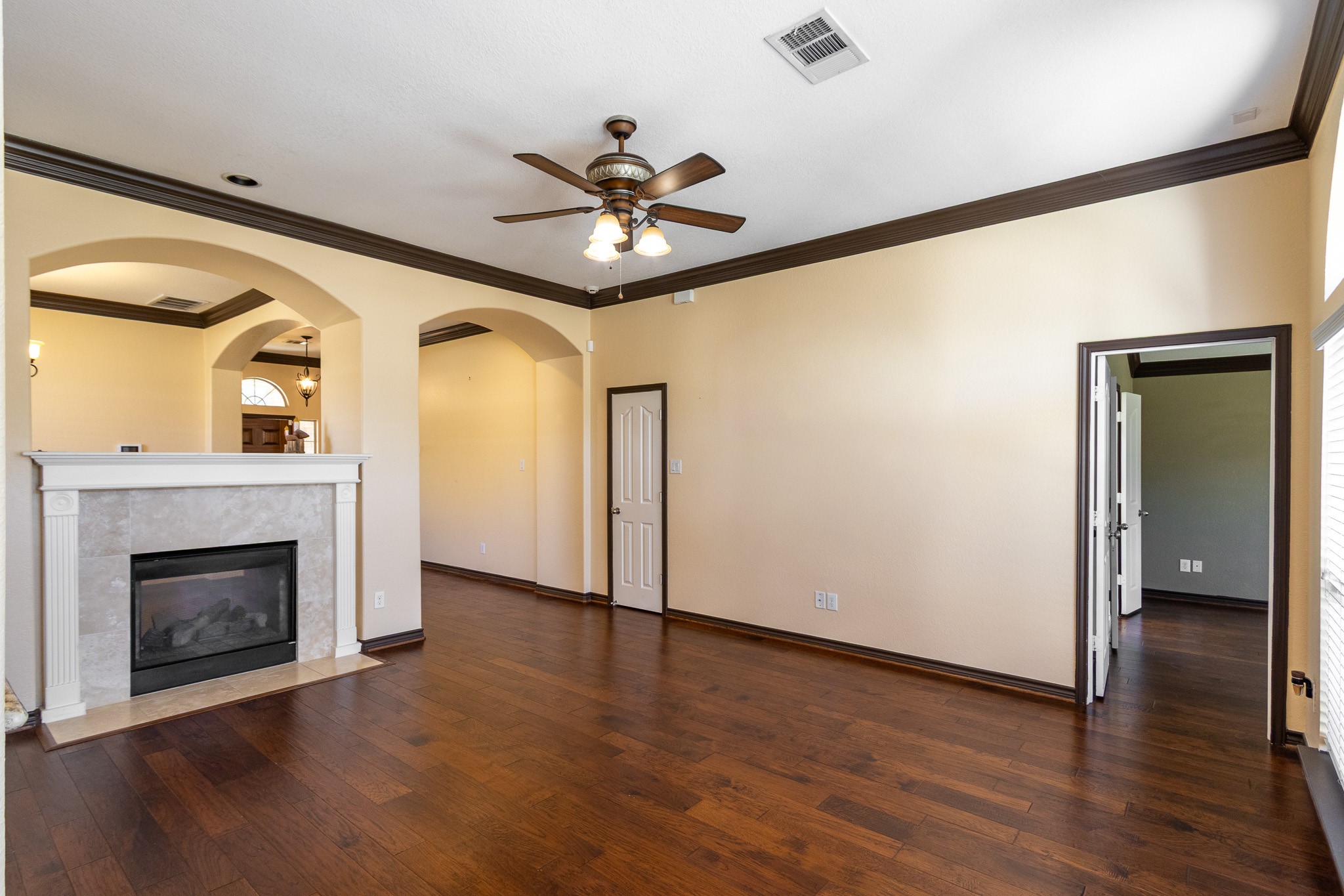 435 Sandstone Creek Lane, Dickinson, TX 77539