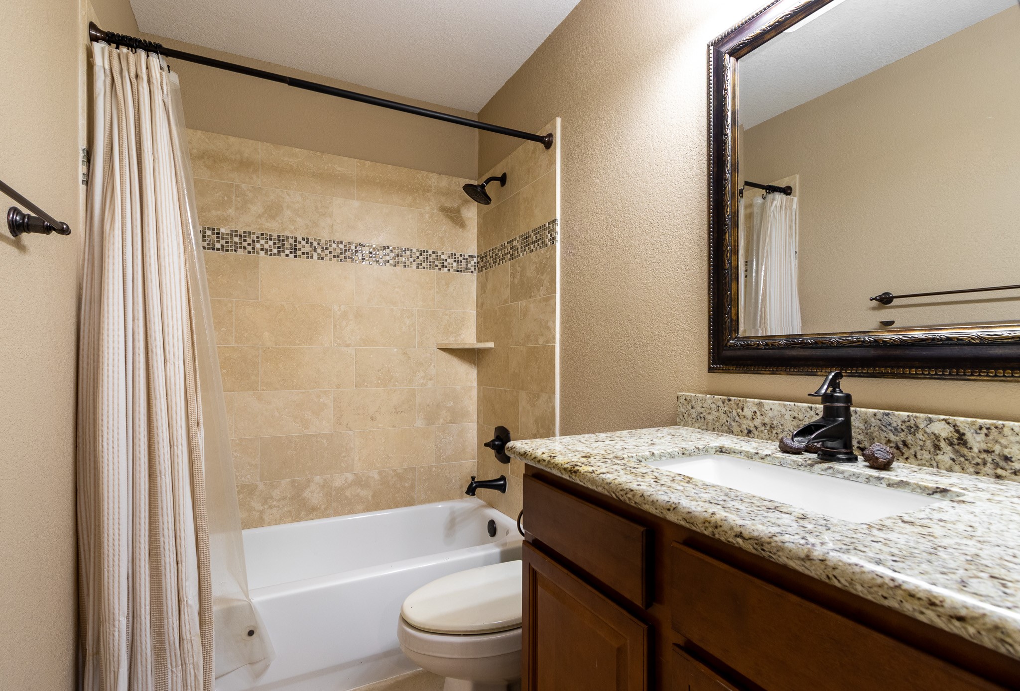 435 Sandstone Creek Lane, Dickinson, TX 77539