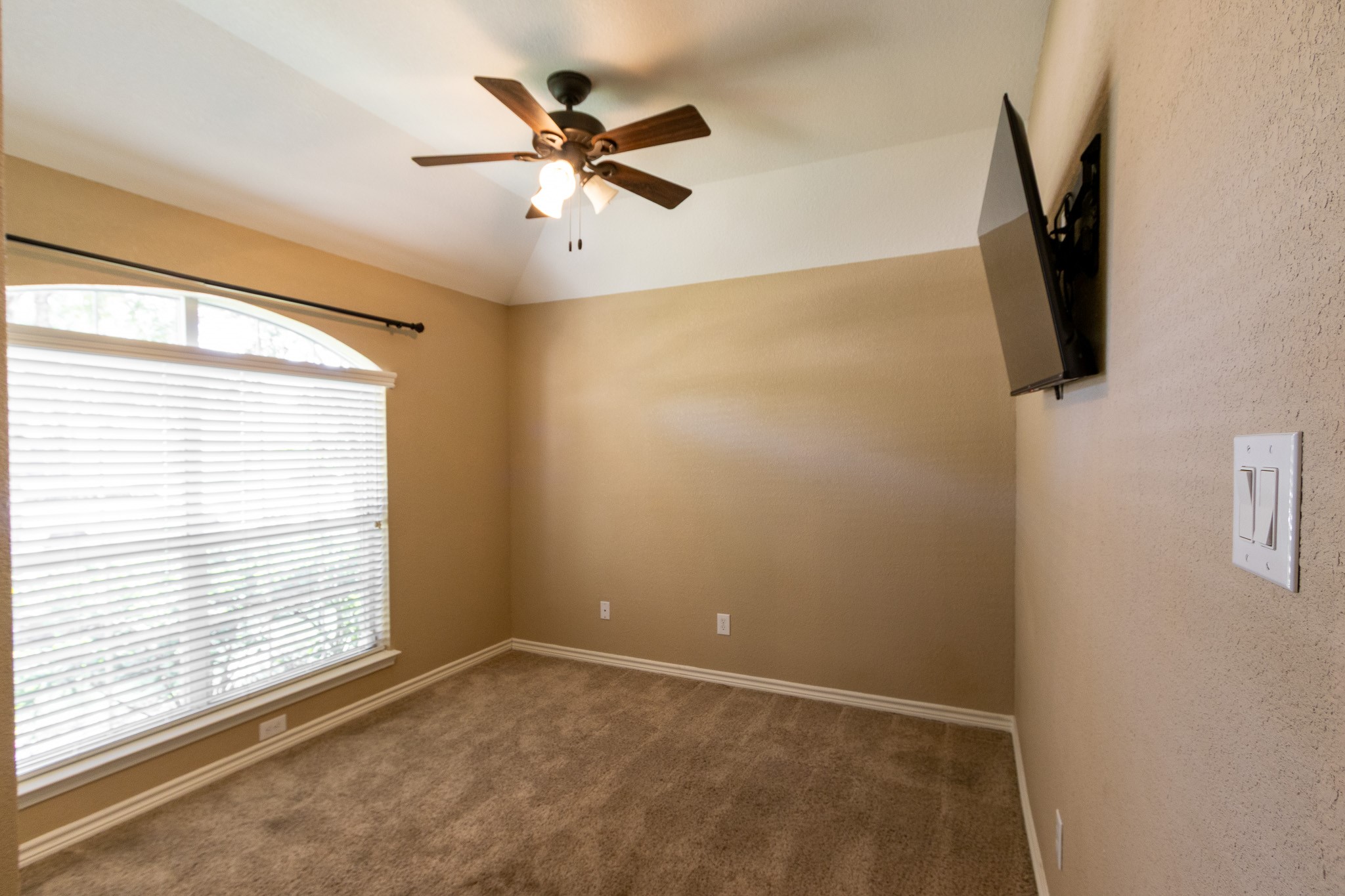 435 Sandstone Creek Lane, Dickinson, TX 77539