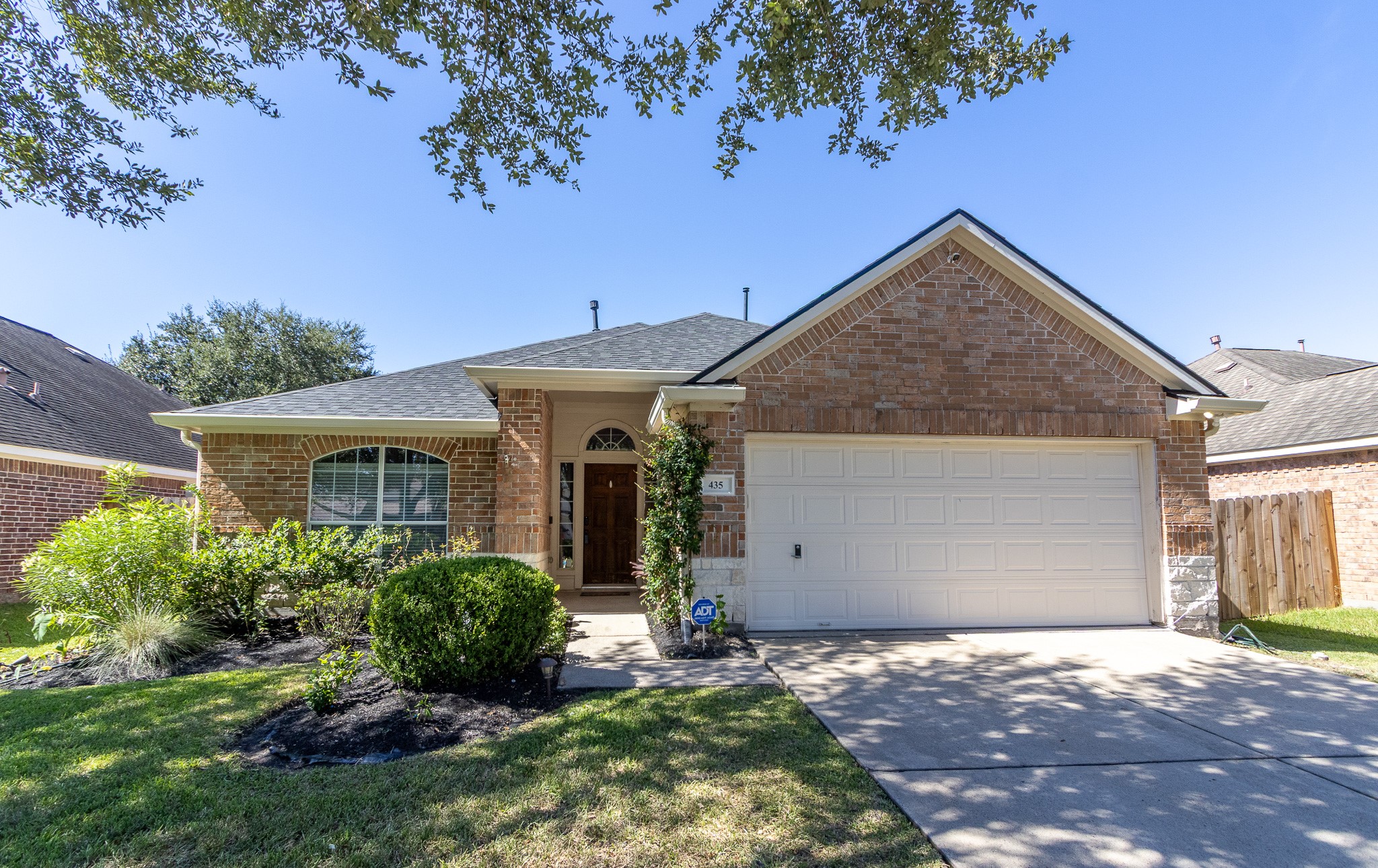 435 Sandstone Creek Lane, Dickinson, TX 77539