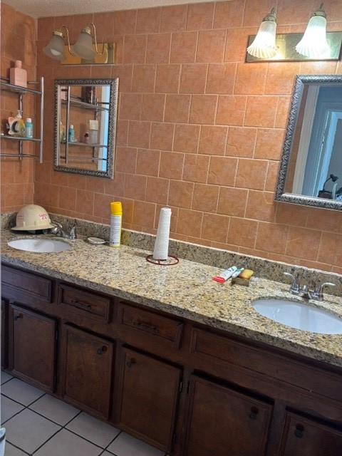 9718 Debbie Lane, Houston, TX 77038