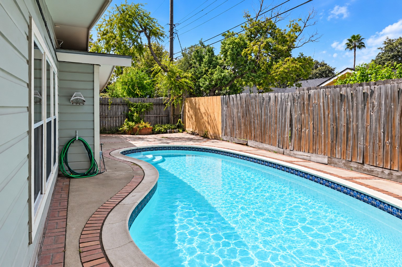 10 Maple Lane, Galveston, TX 77551