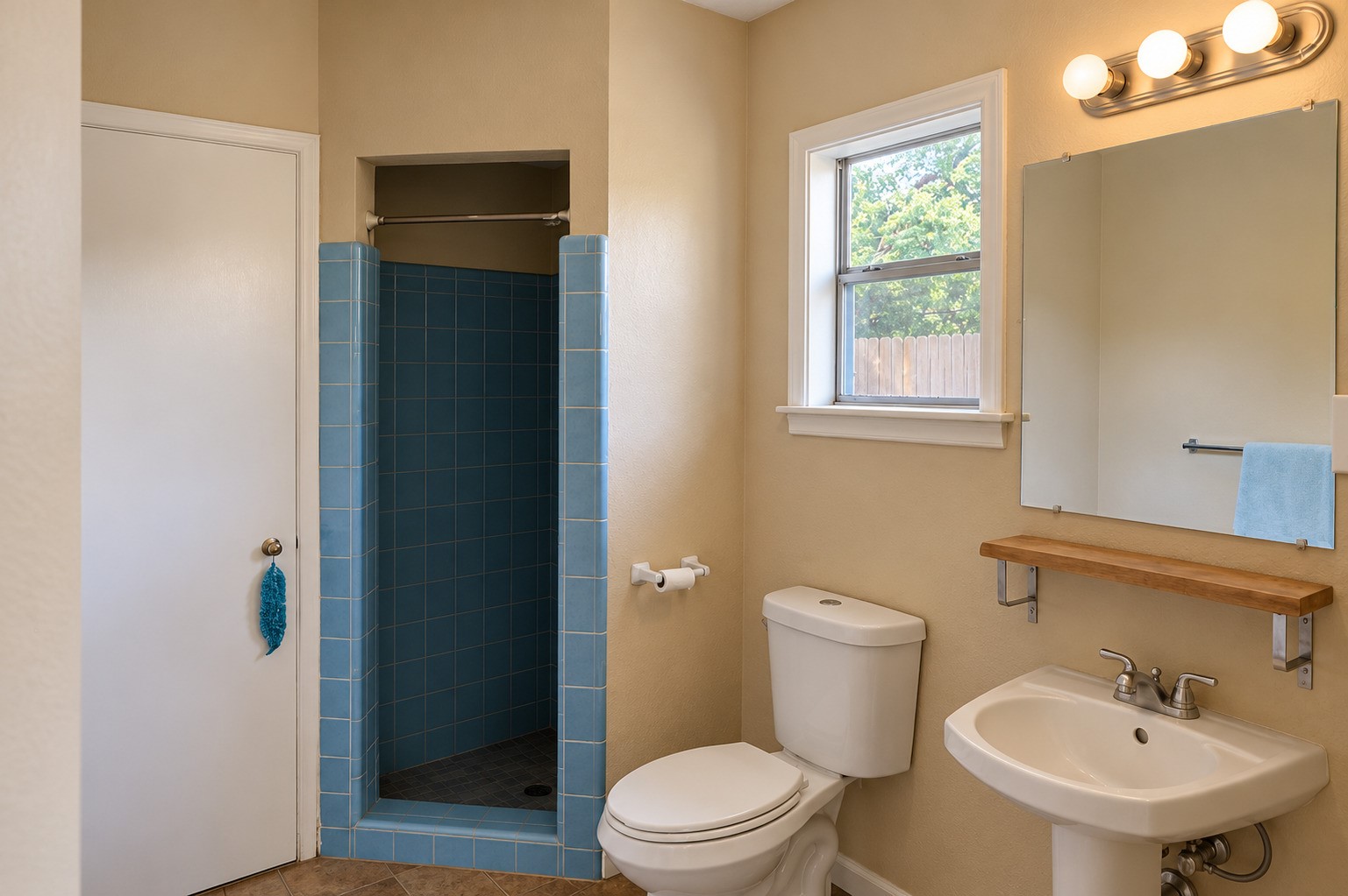 10 Maple Lane, Galveston, TX 77551