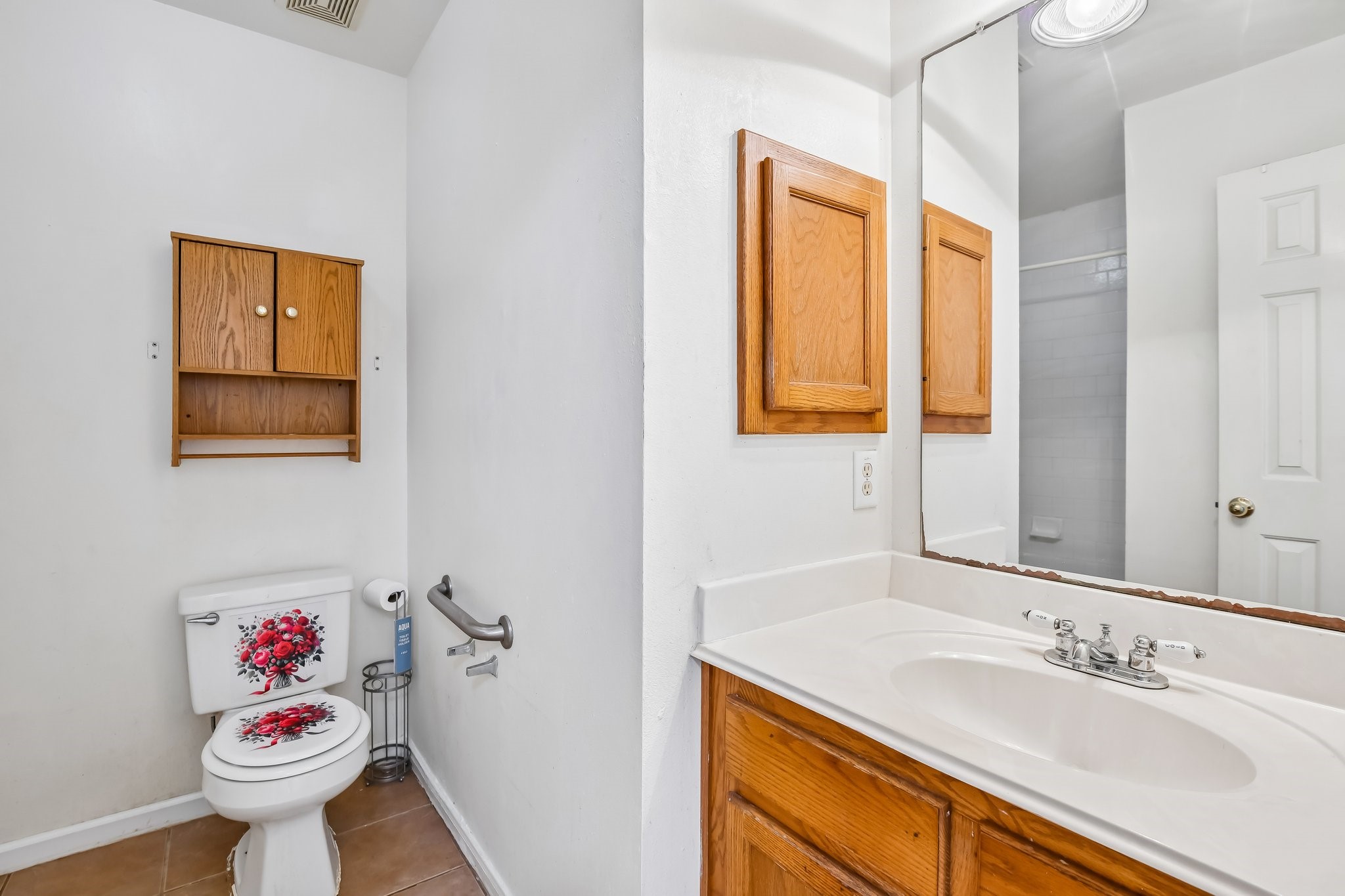 Second upstairs full bathroom.