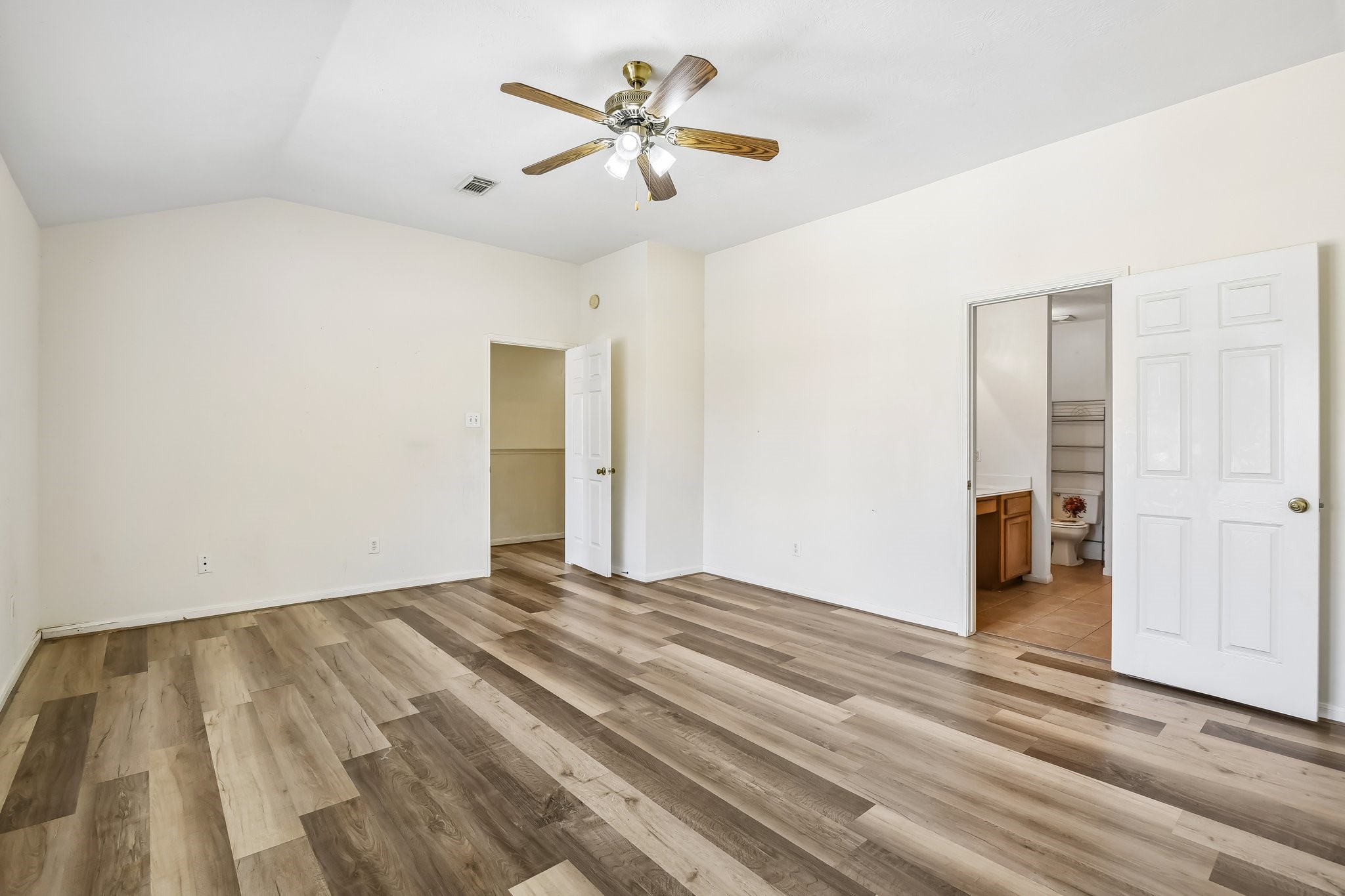 Primary bedroom has walk in closet and en suite bath.