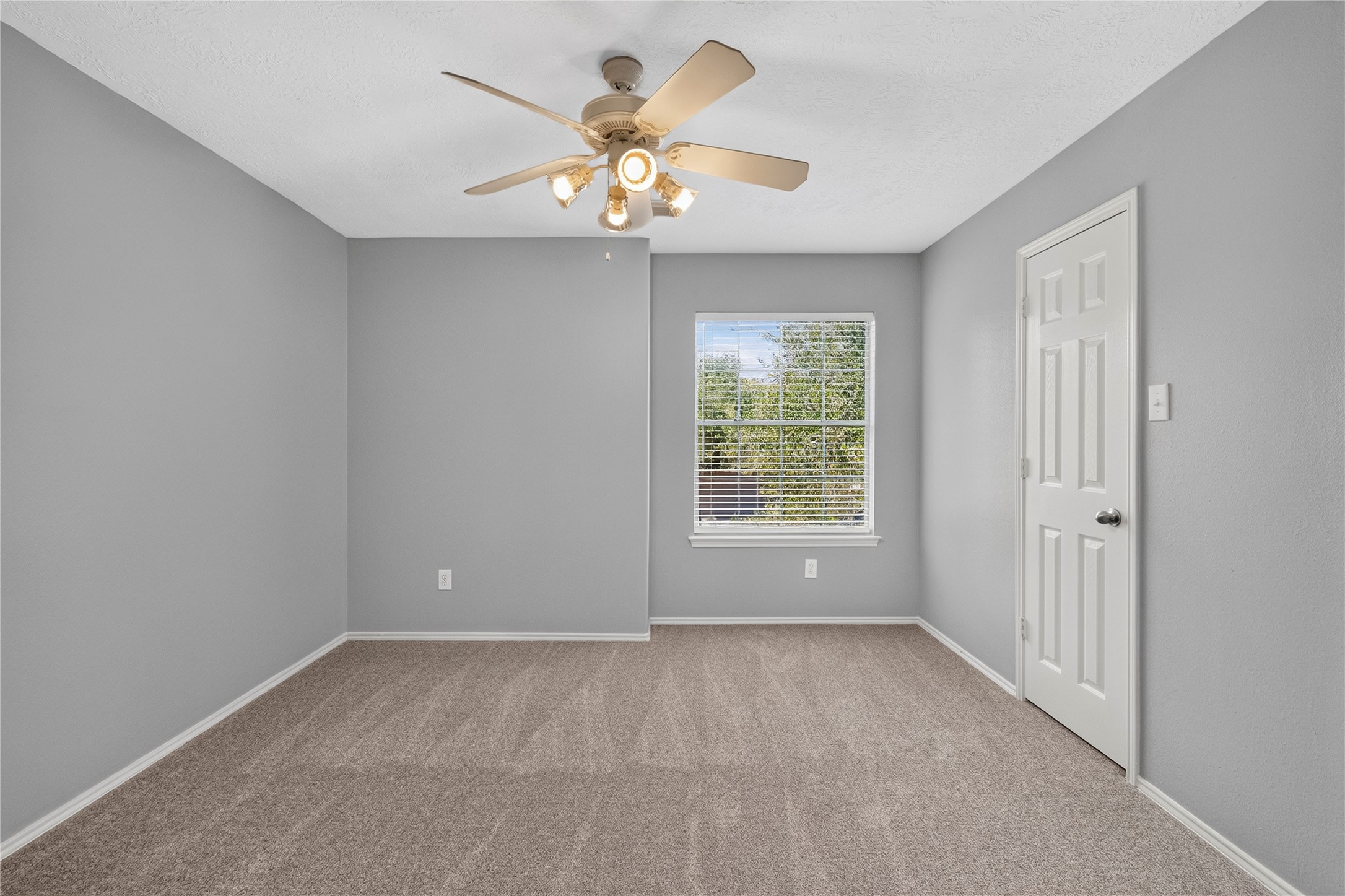 414 Folk Crest Lane, Dickinson, TX 77539