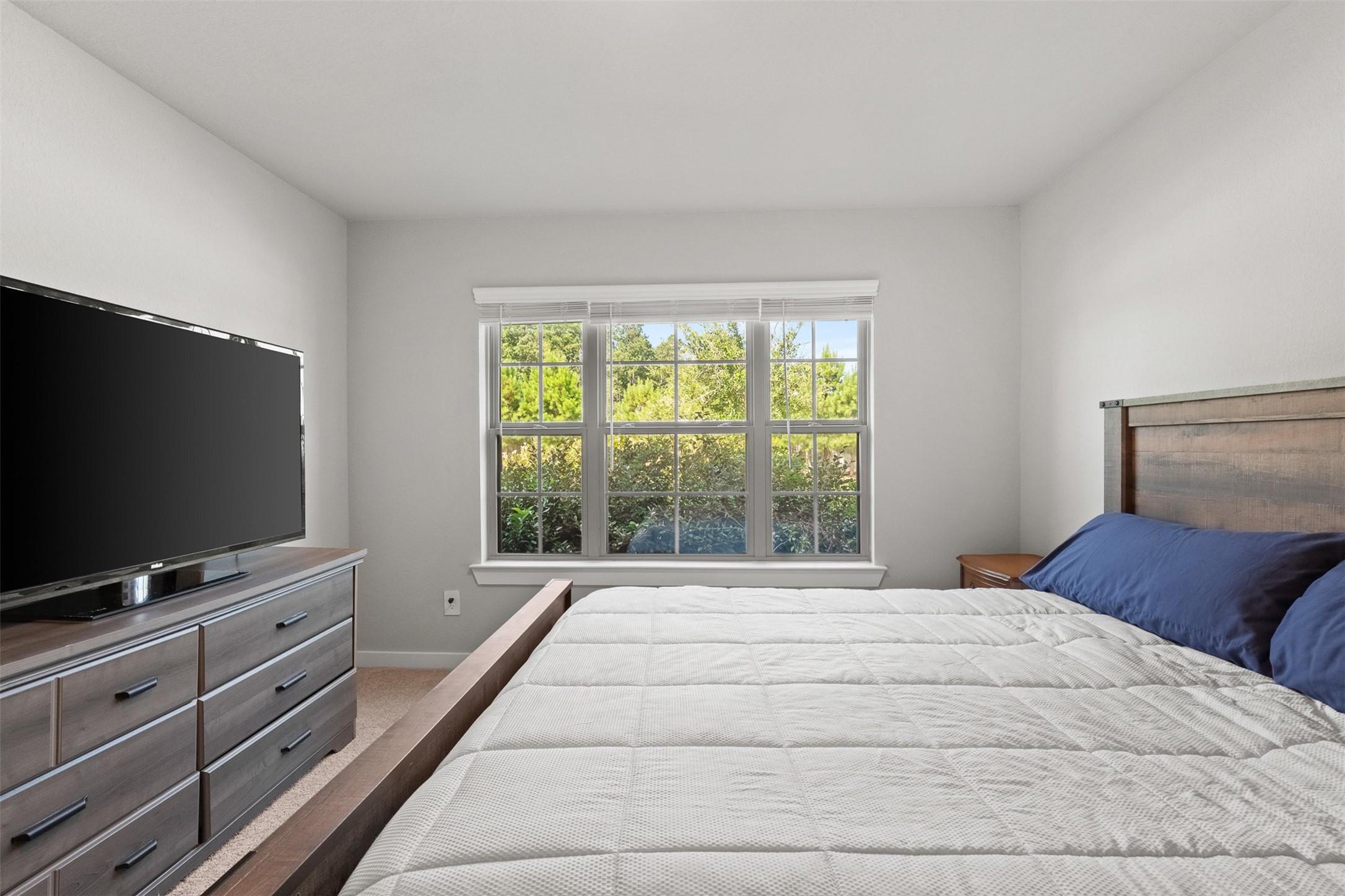 Large windows in the guest room for more natural lighting
