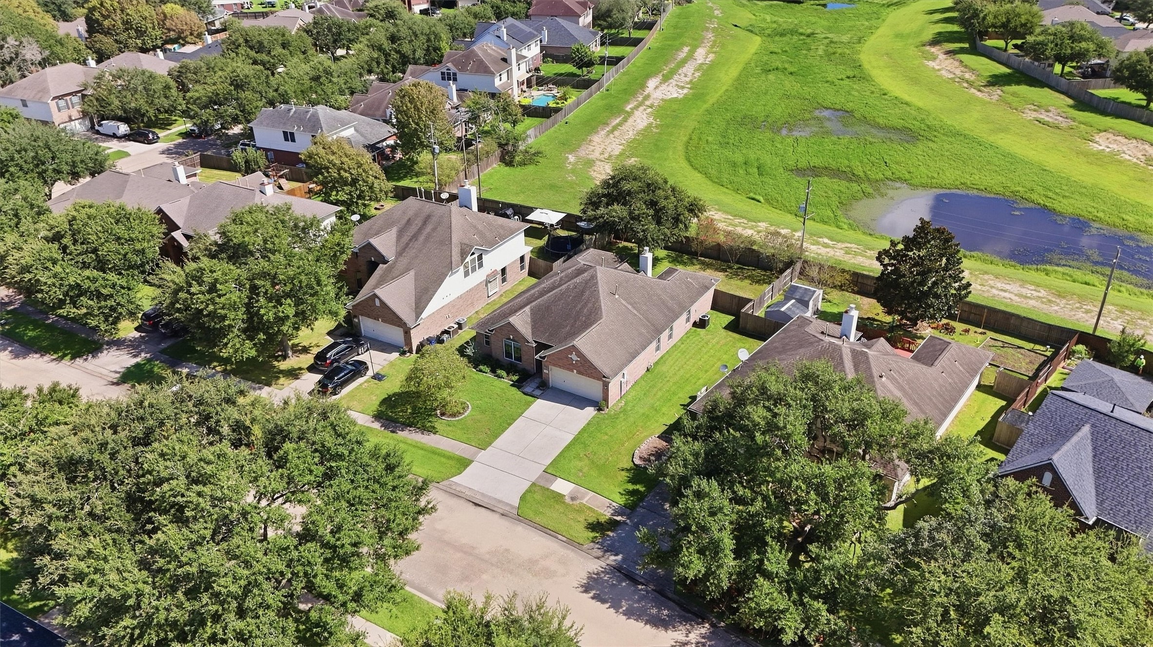 222 Meadowhill Lane, Dickinson, TX 77539