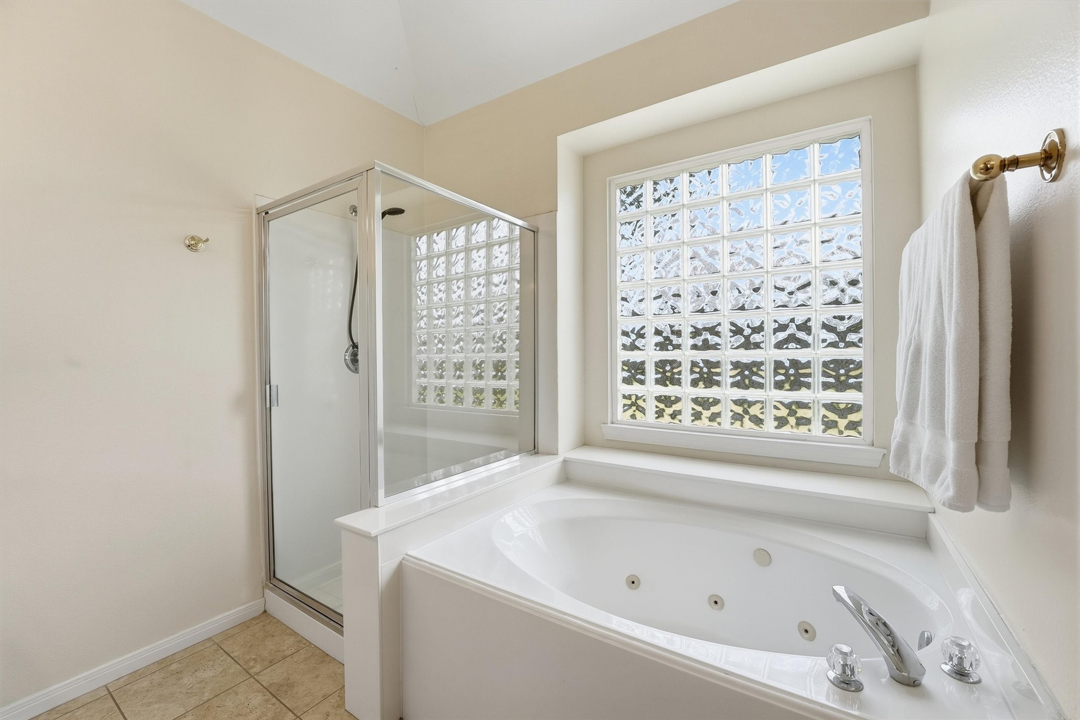 222 Meadowhill Lane, Dickinson, TX 77539