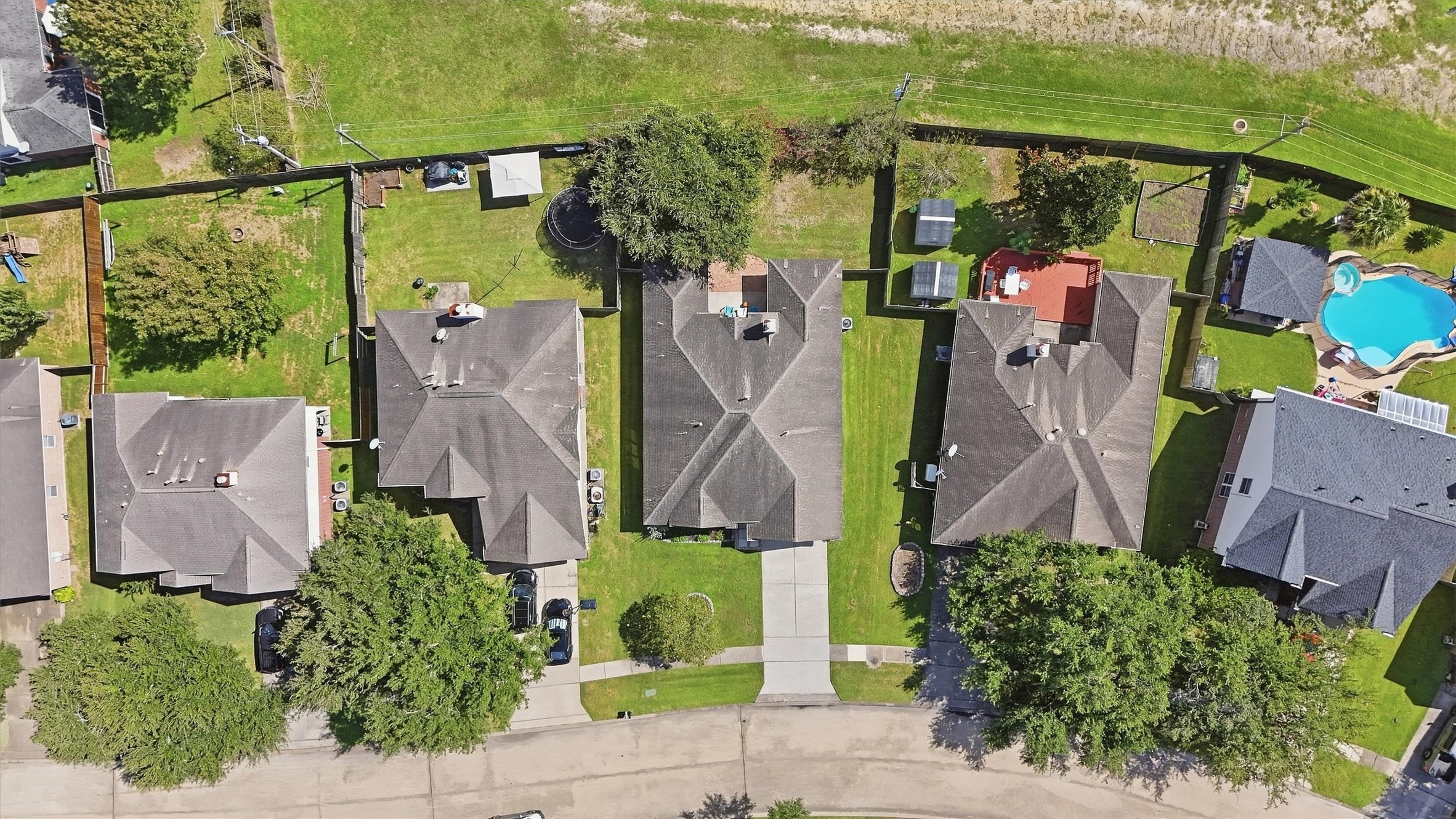 222 Meadowhill Lane, Dickinson, TX 77539