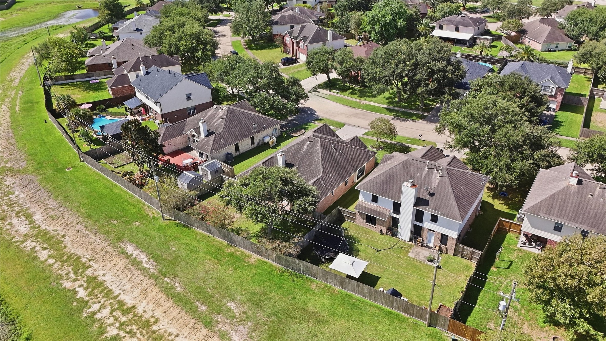 222 Meadowhill Lane, Dickinson, TX 77539