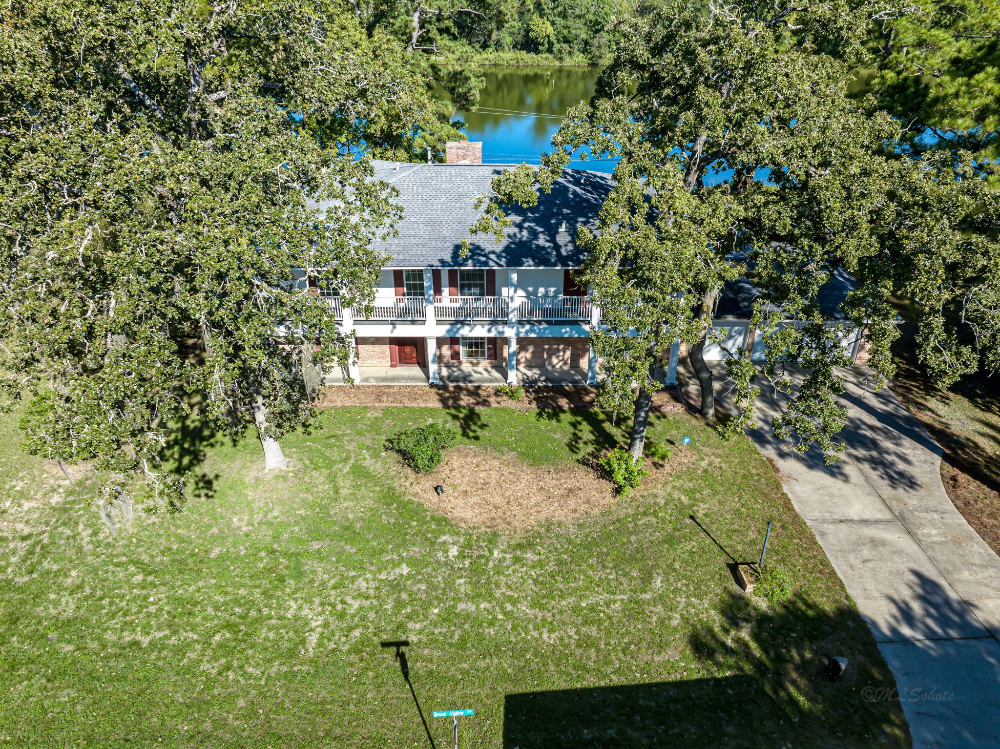 509 Brook Hollow Drive, Conroe, TX 77385