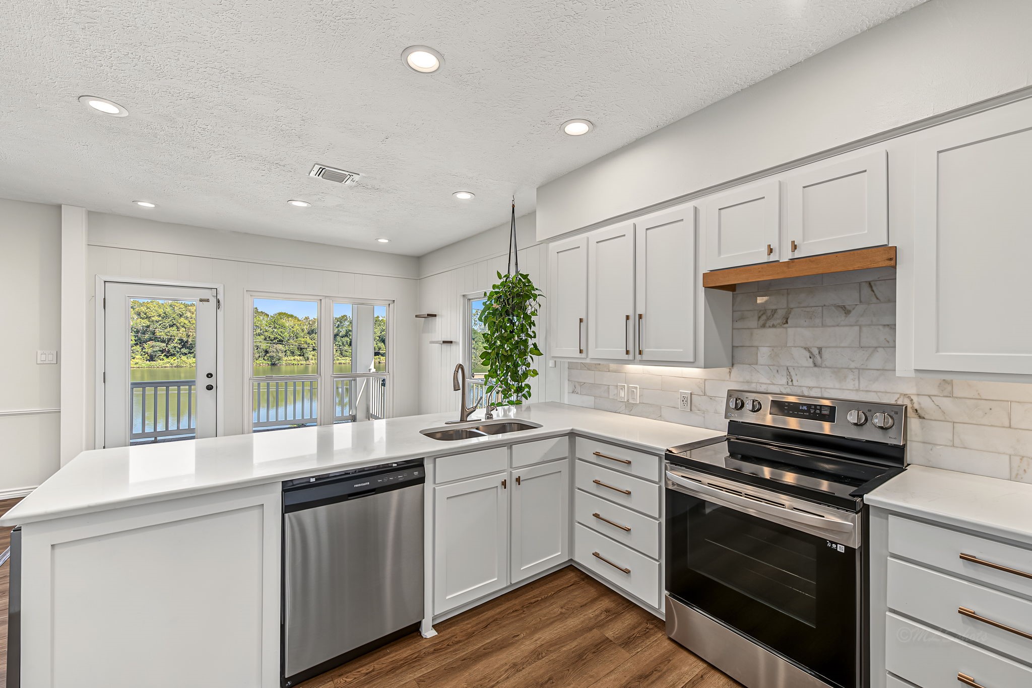 509 Brook Hollow Drive, Conroe, TX 77385