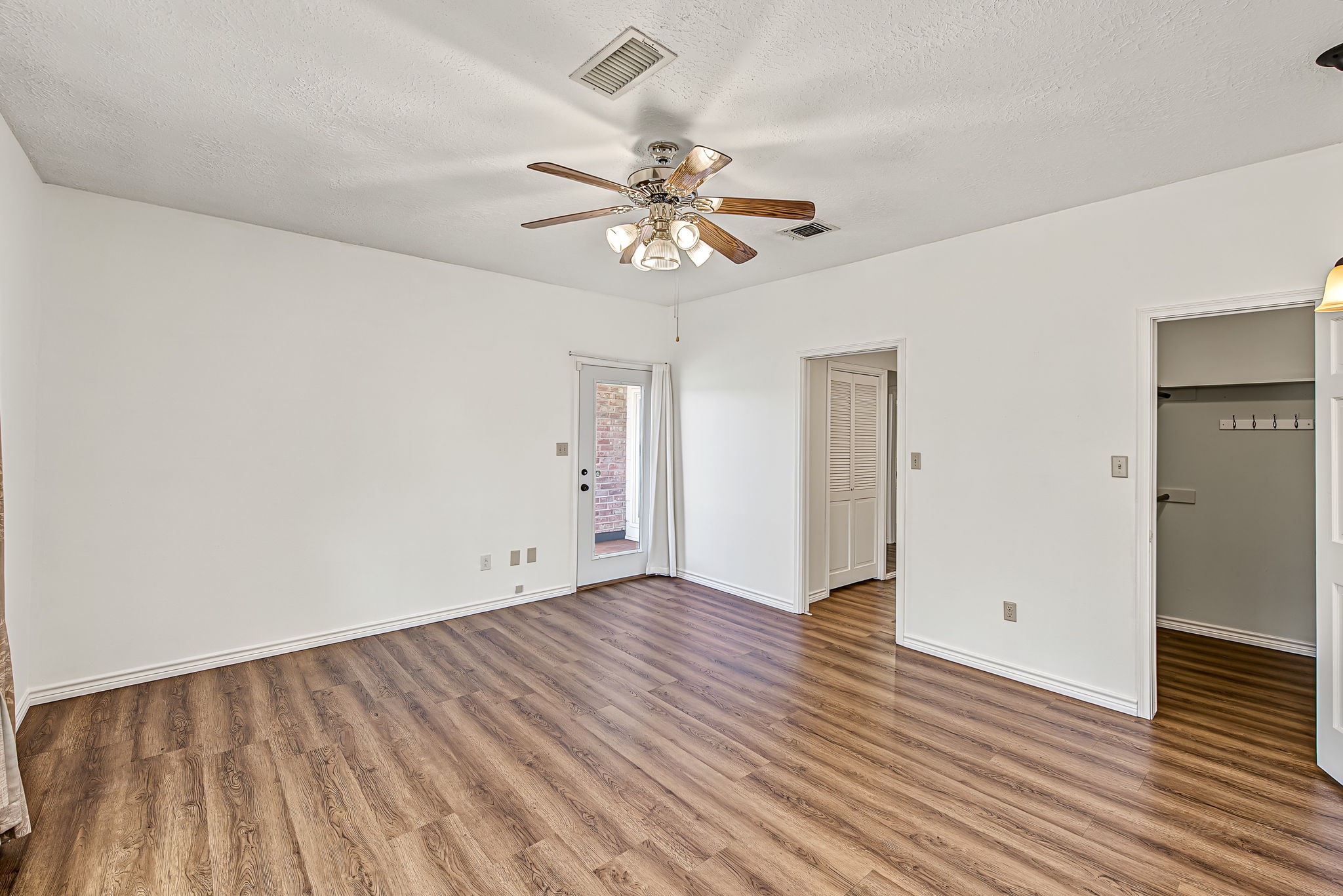 509 Brook Hollow Drive, Conroe, TX 77385