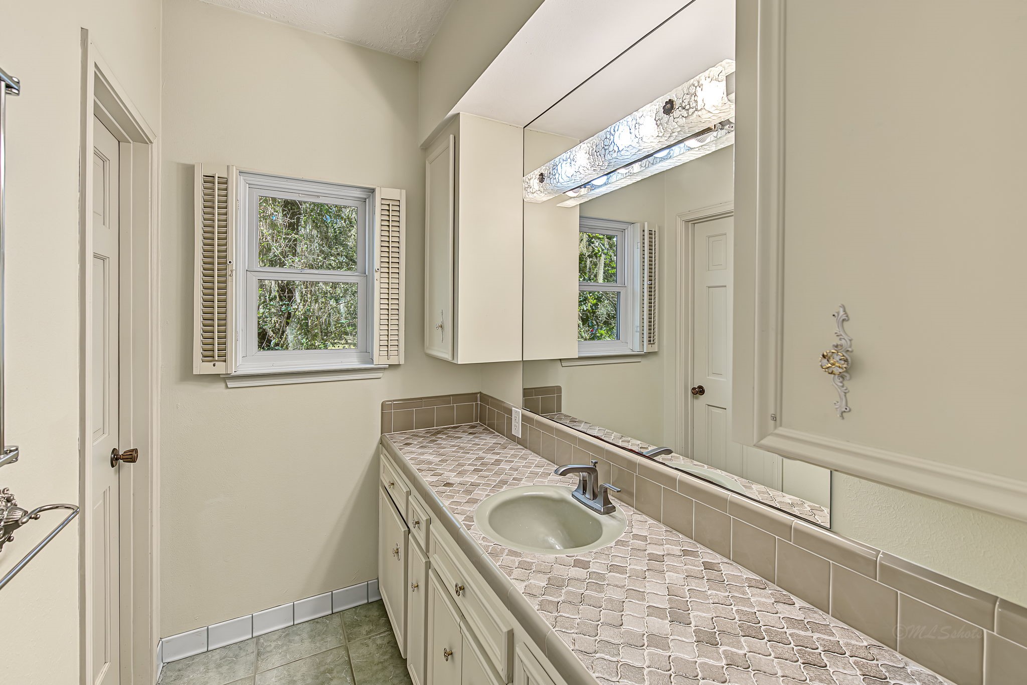 509 Brook Hollow Drive, Conroe, TX 77385