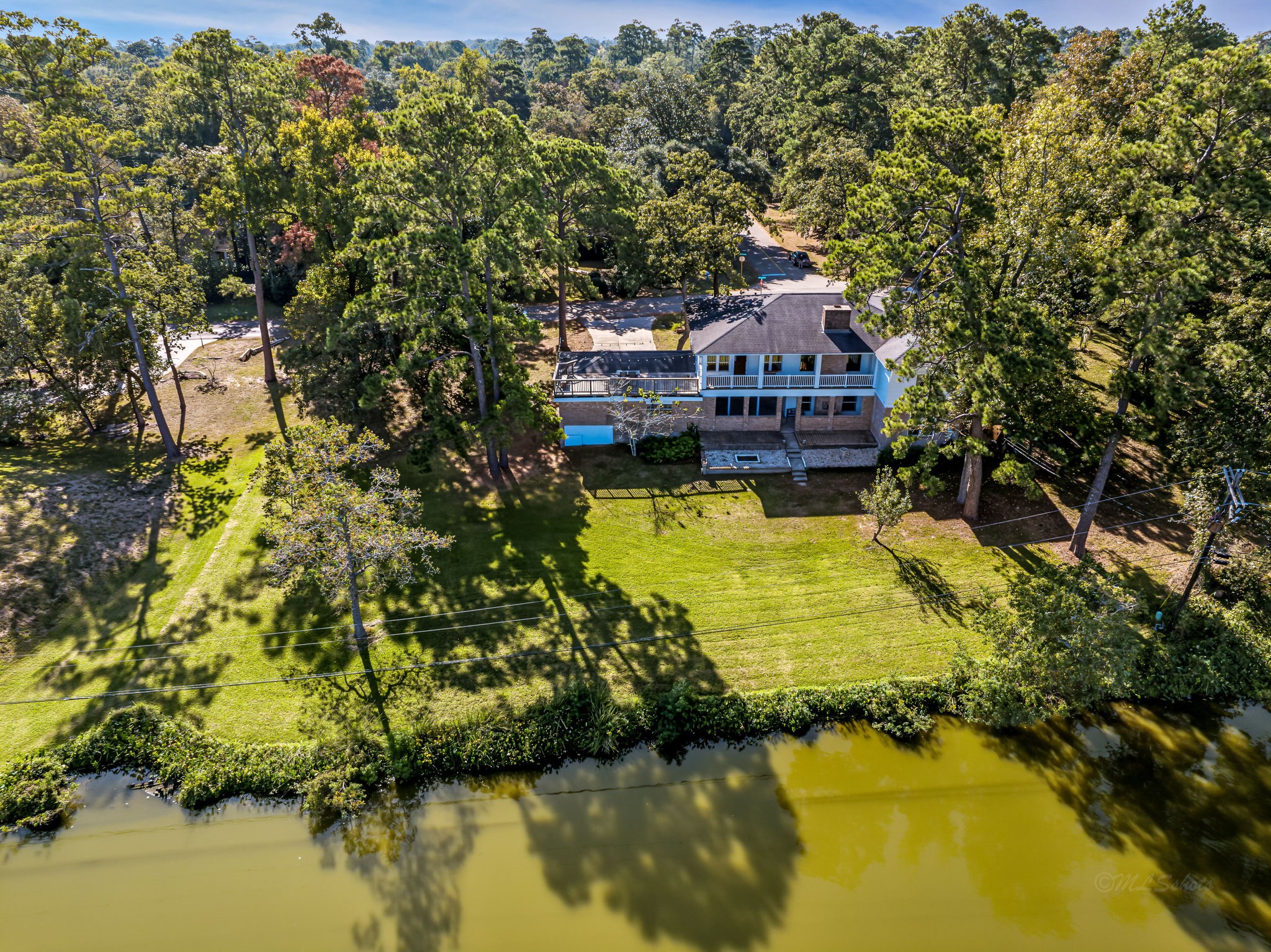 509 Brook Hollow Drive, Conroe, TX 77385