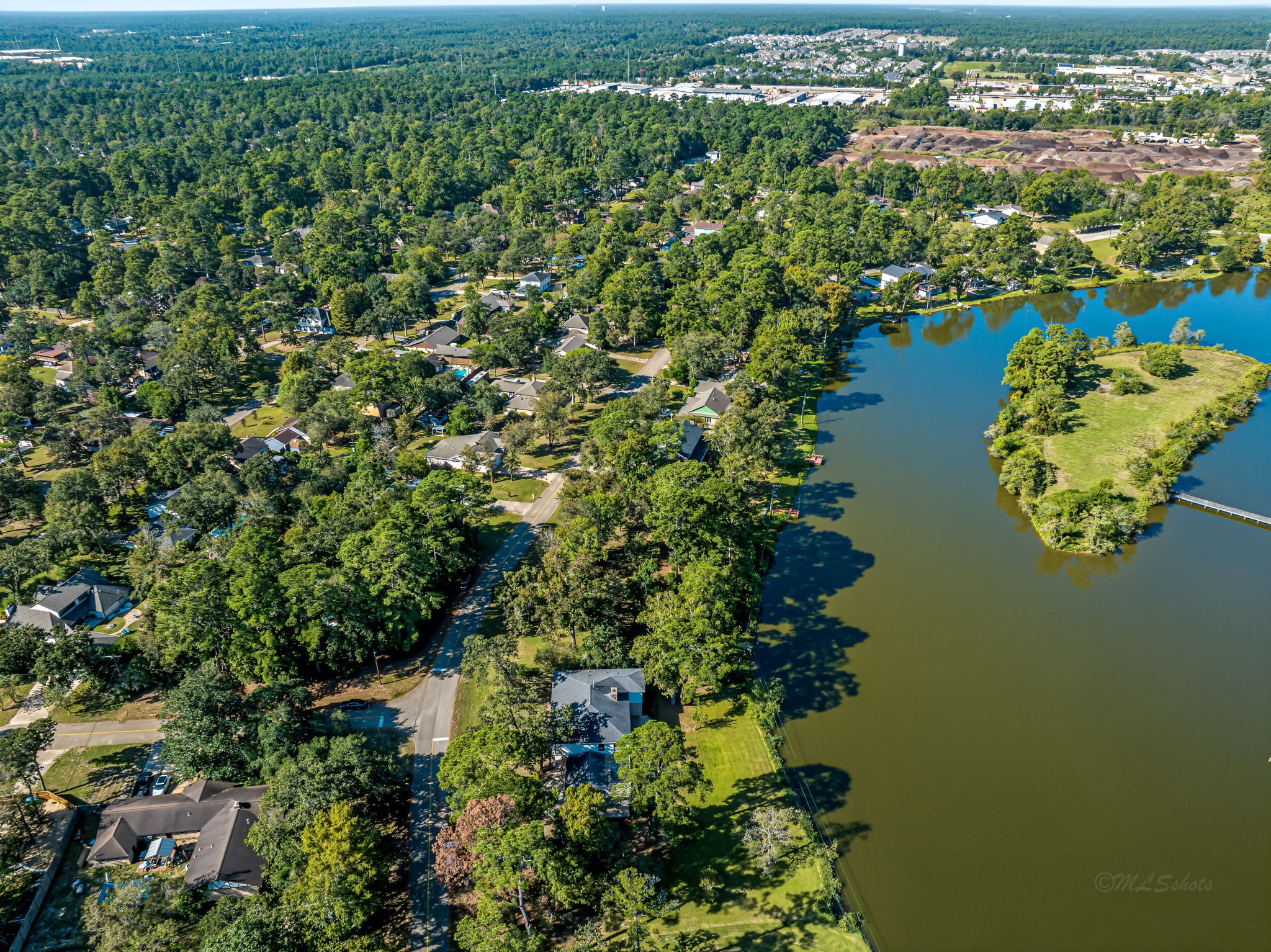 509 Brook Hollow Drive, Conroe, TX 77385
