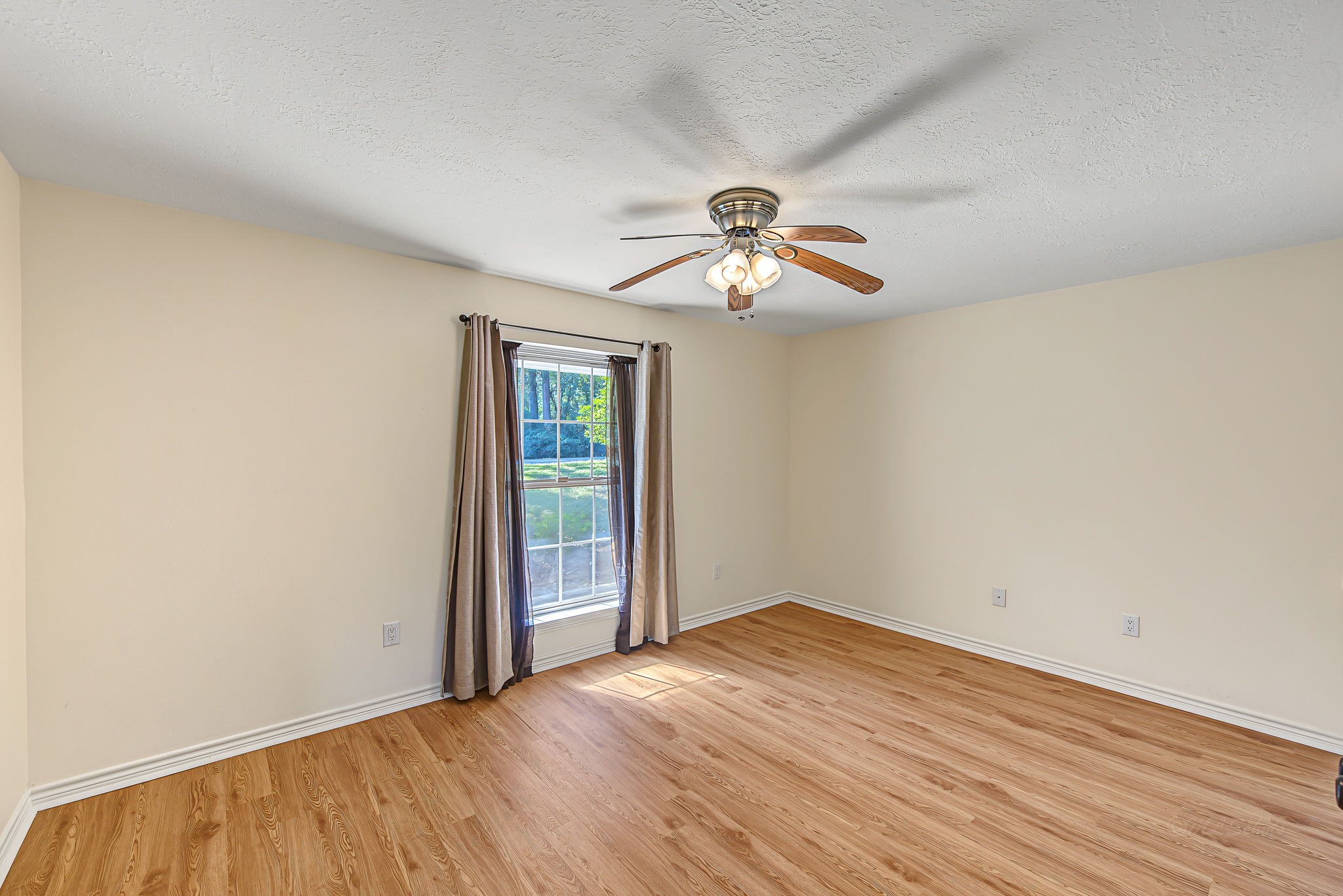 509 Brook Hollow Drive, Conroe, TX 77385