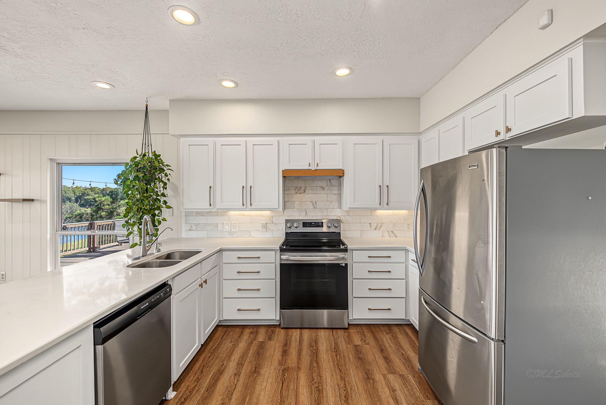 509 Brook Hollow Drive, Conroe, TX 77385