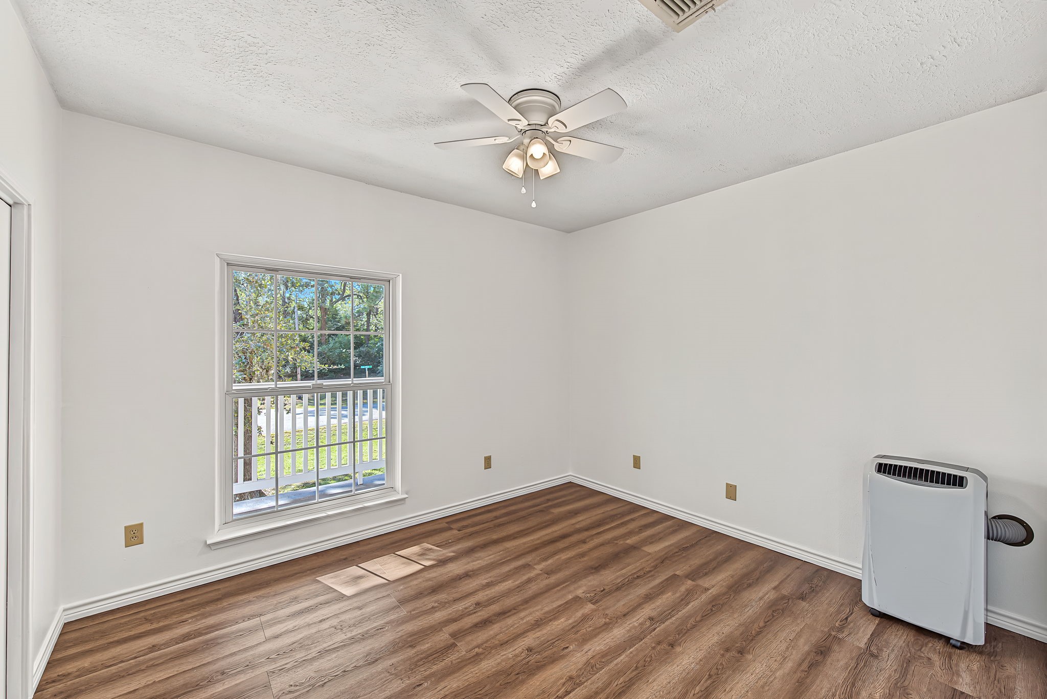 509 Brook Hollow Drive, Conroe, TX 77385