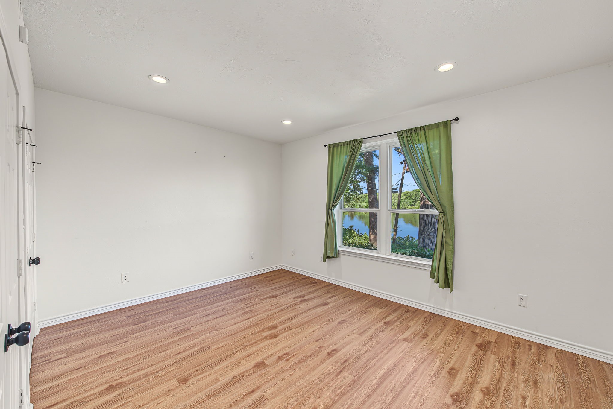 509 Brook Hollow Drive, Conroe, TX 77385