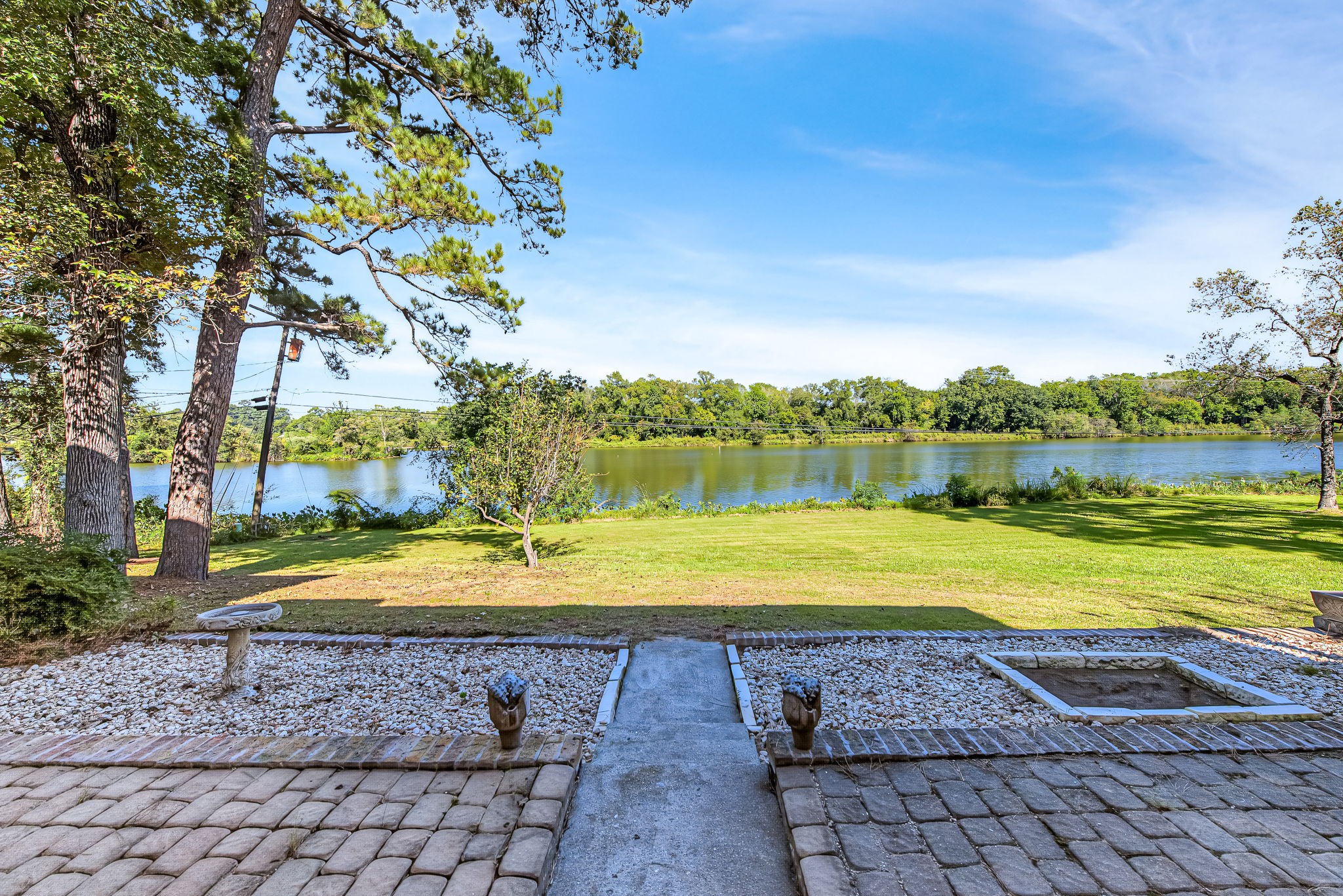 509 Brook Hollow Drive, Conroe, TX 77385