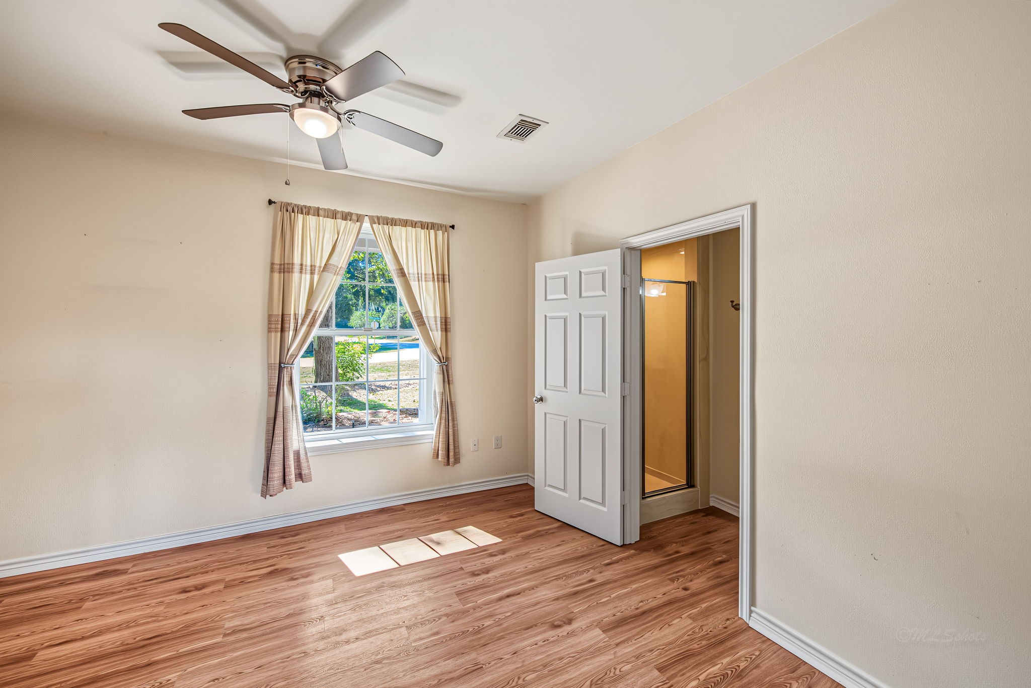 509 Brook Hollow Drive, Conroe, TX 77385