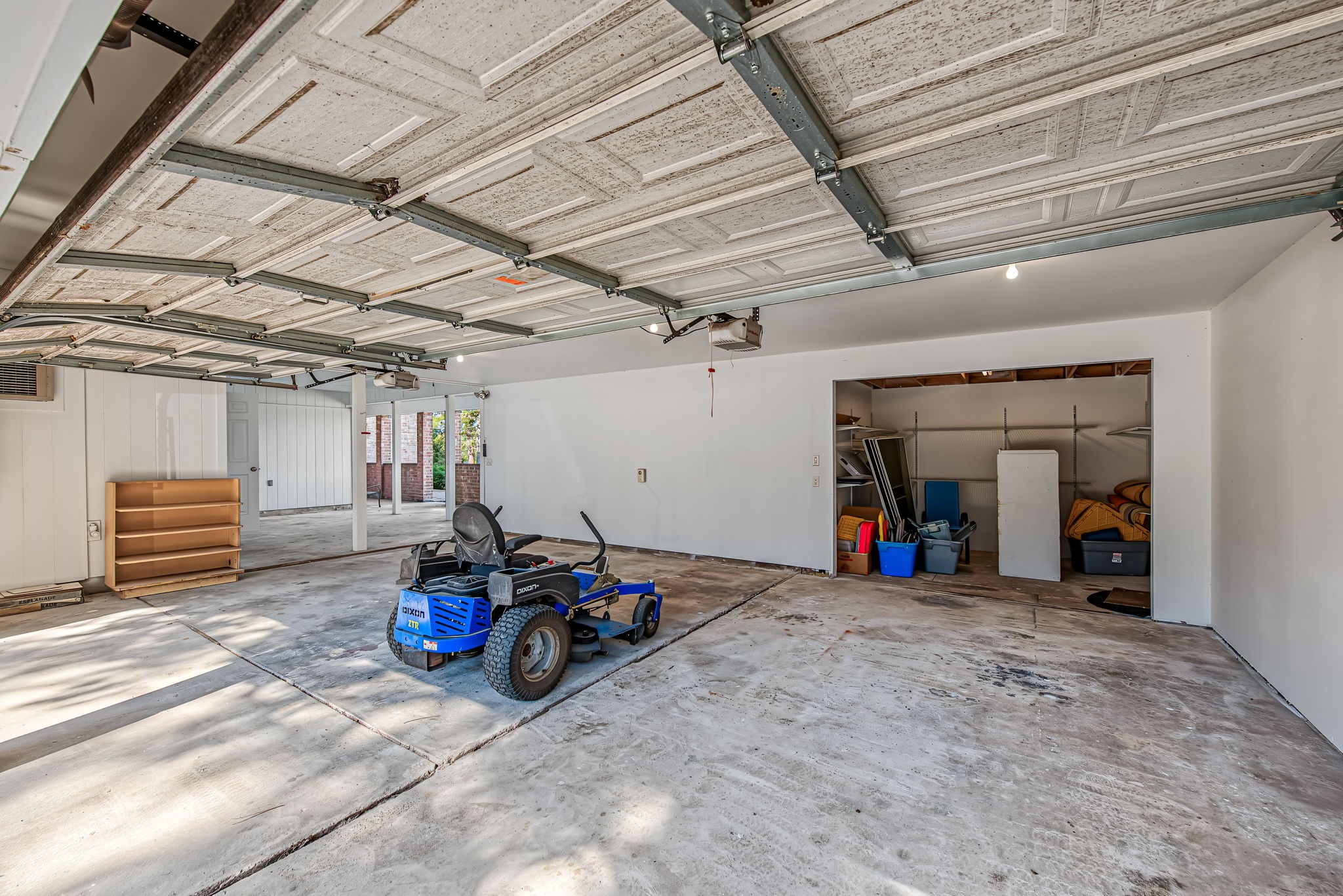 509 Brook Hollow Drive, Conroe, TX 77385
