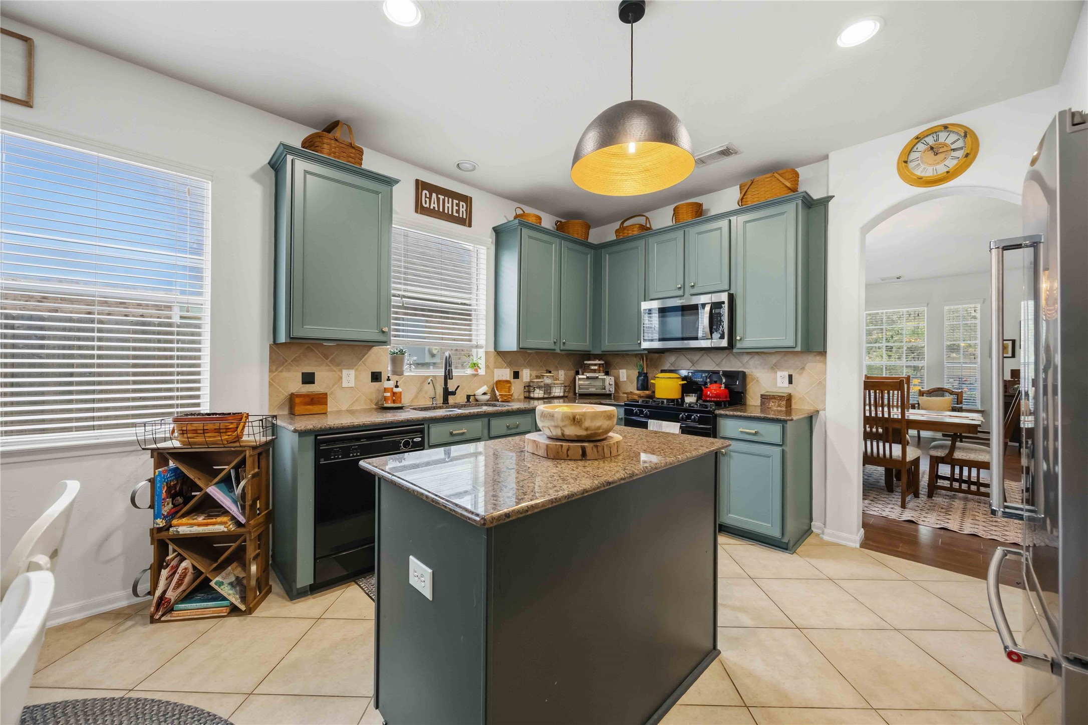 Functional kitchen and breakfast area with generous natural light and easy access to the adjoining rooms.