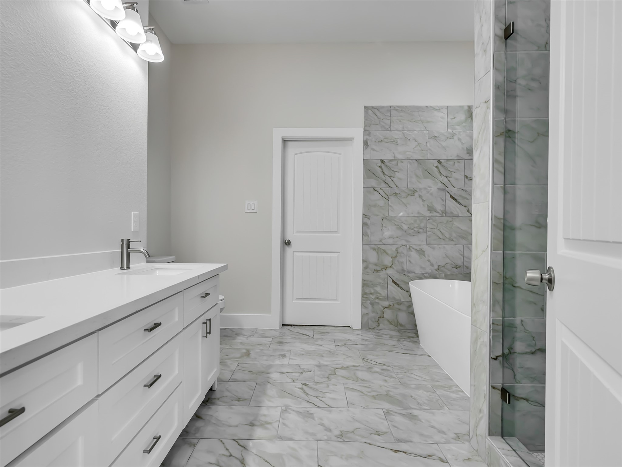 Primary Bath has seperate shower and tub.